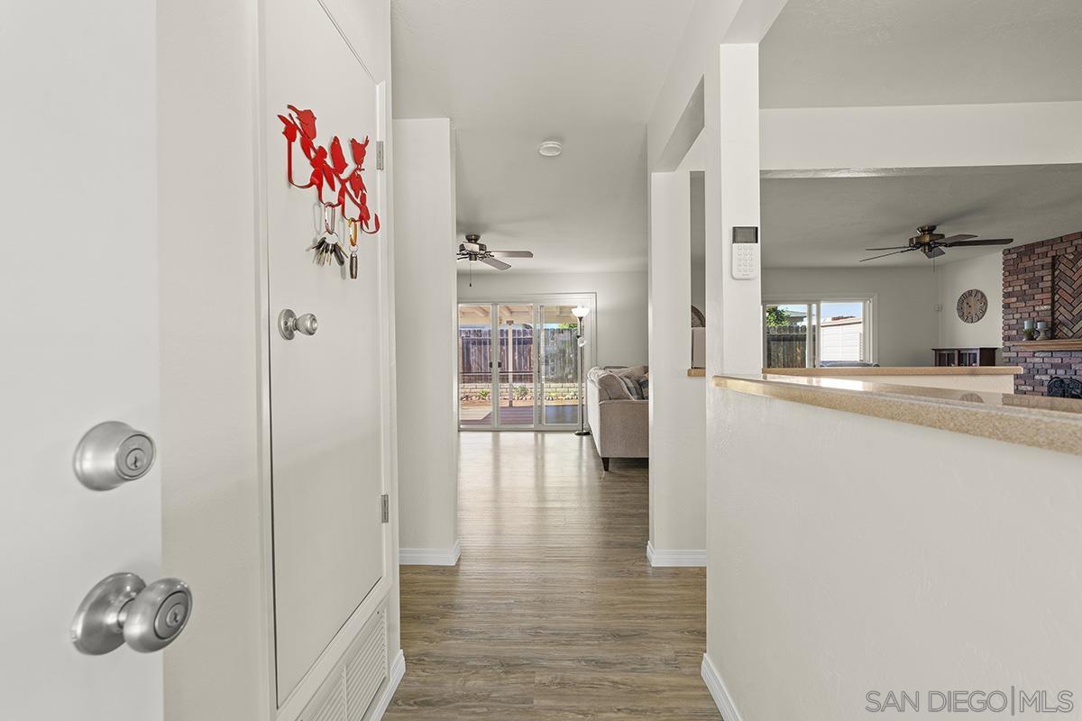 Detail Gallery Image 5 of 39 For 1718  Outer Dr., El Cajon,  CA 92021 - 3 Beds | 2 Baths