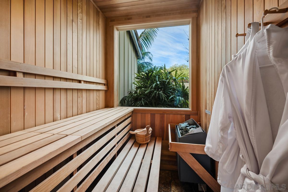 Detail Gallery Image 14 of 31 For 16337  Los Arboles, Rancho Santa Fe,  CA 92067 - 8 Beds | 10/4 Baths