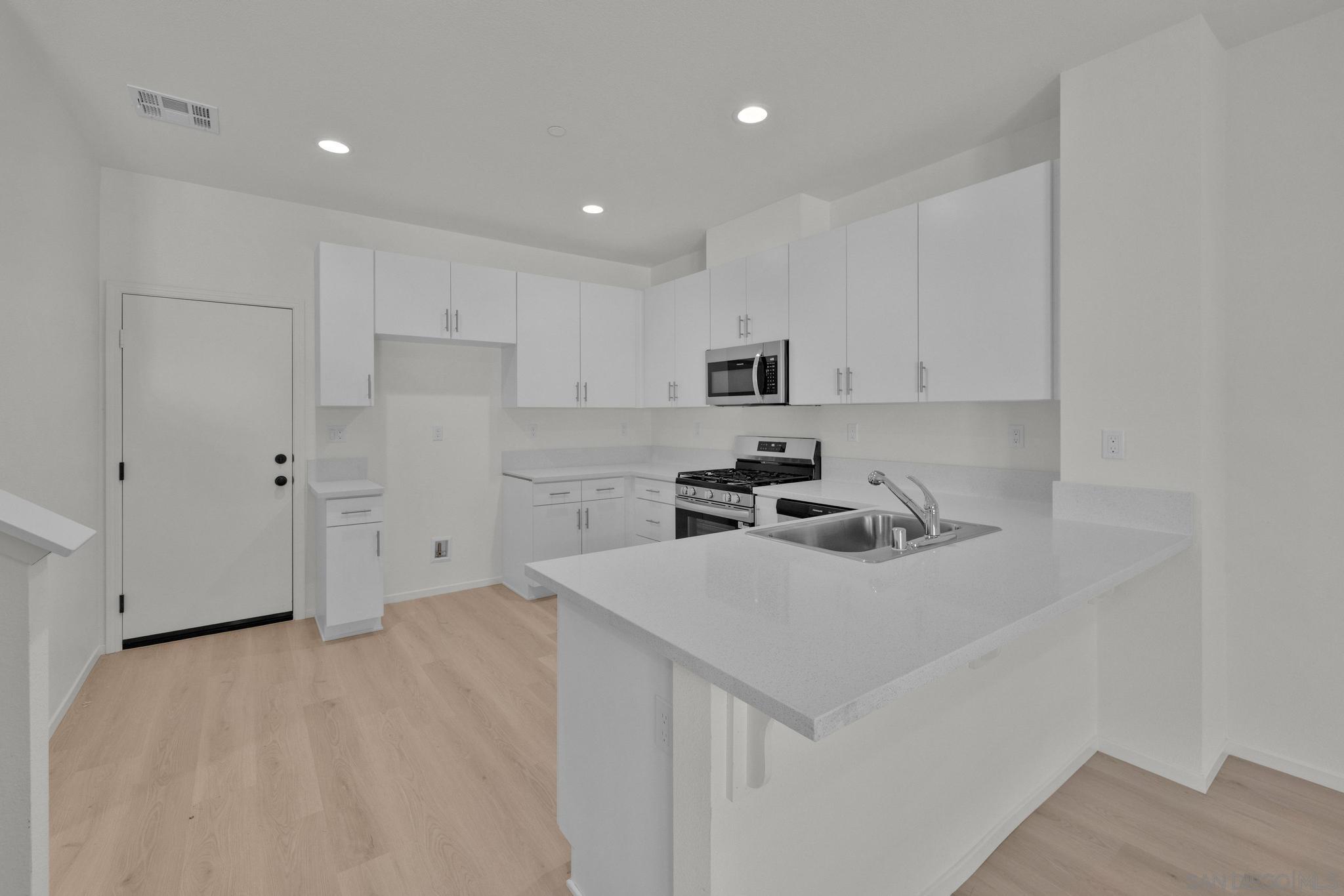 Detail Gallery Image 8 of 31 For 13428  Wagon Lane, Valley Center,  CA 92082 - 3 Beds | 2/1 Baths