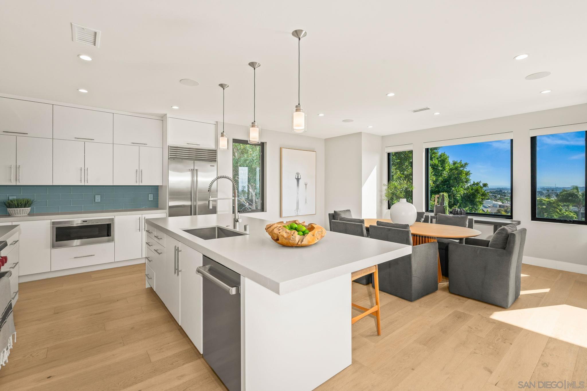 Detail Gallery Image 14 of 58 For 1505  Loring St, San Diego,  CA 92109 - 4 Beds | 4 Baths