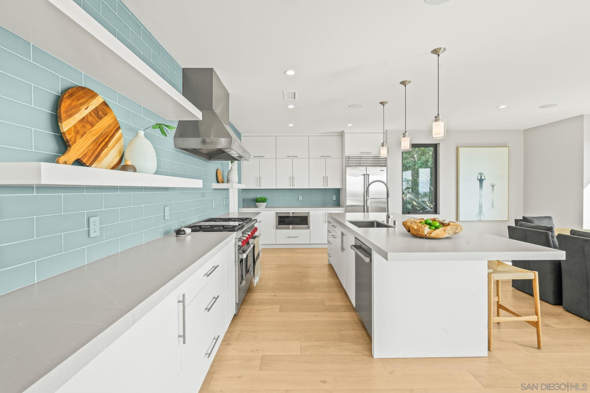 Detail Gallery Image 3 of 58 For 1505  Loring St, San Diego,  CA 92109 - 4 Beds | 4 Baths