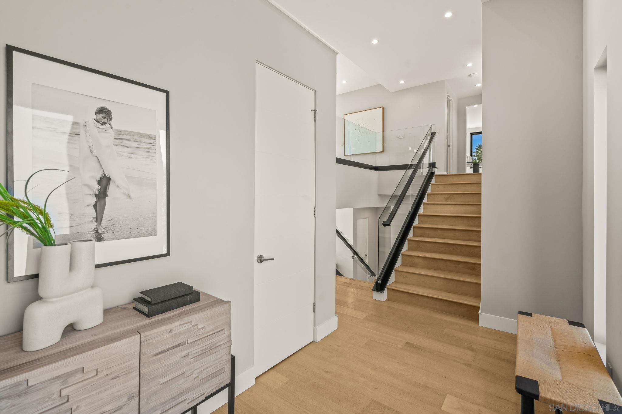 Detail Gallery Image 26 of 58 For 1505  Loring St, San Diego,  CA 92109 - 4 Beds | 4 Baths