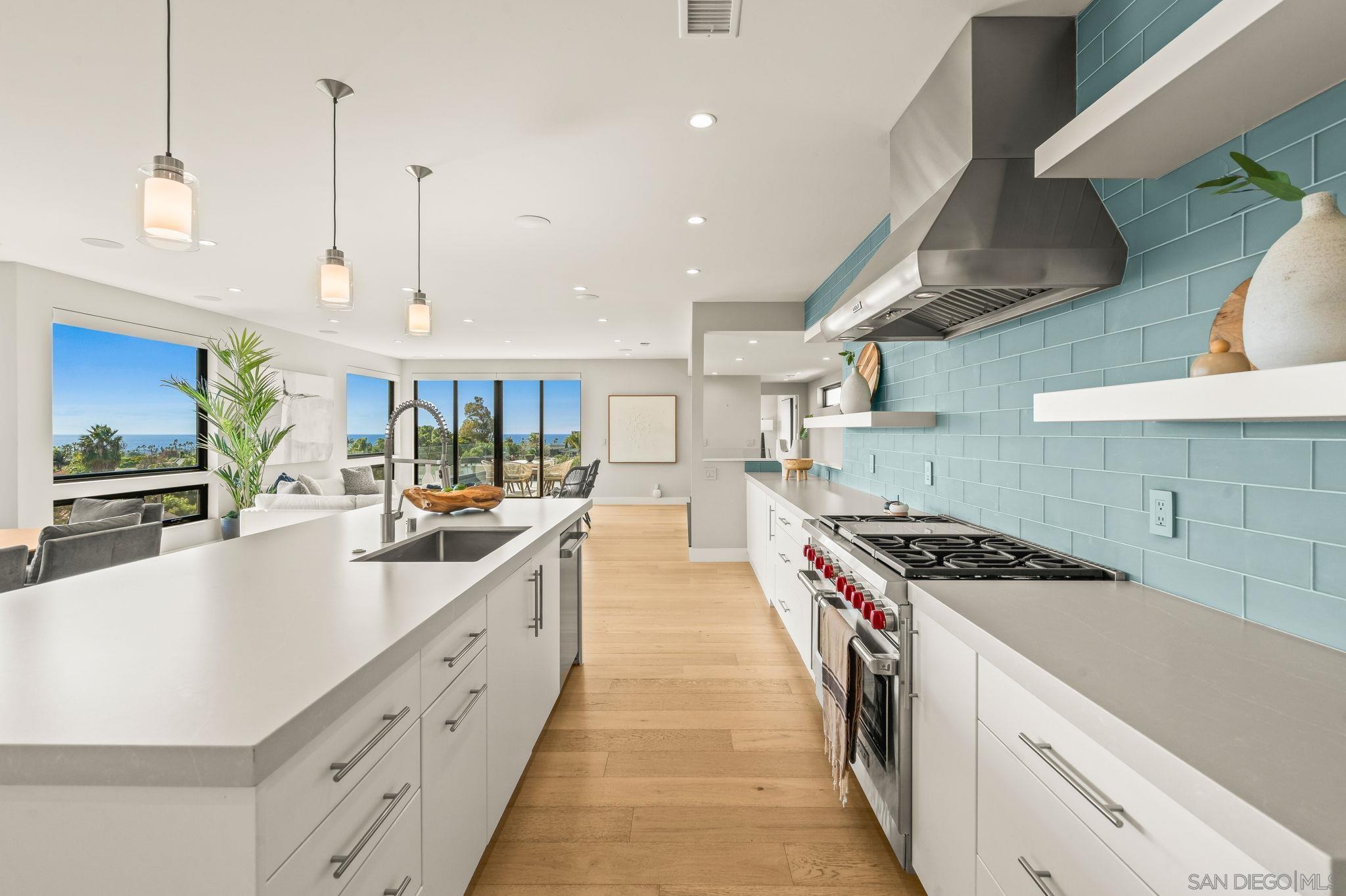 Detail Gallery Image 4 of 58 For 1505  Loring St, San Diego,  CA 92109 - 4 Beds | 4 Baths