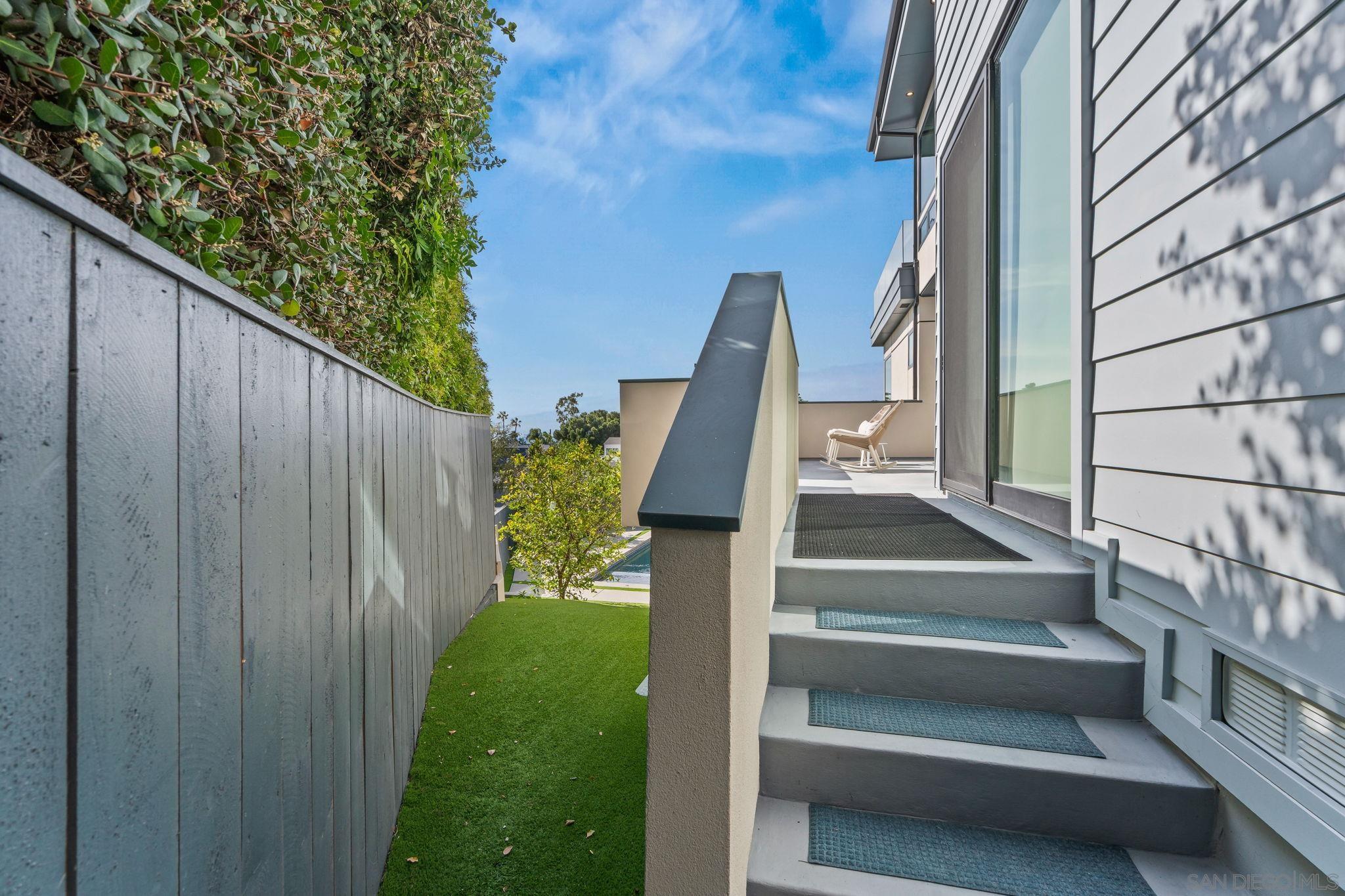 Detail Gallery Image 35 of 58 For 1505  Loring St, San Diego,  CA 92109 - 4 Beds | 4 Baths