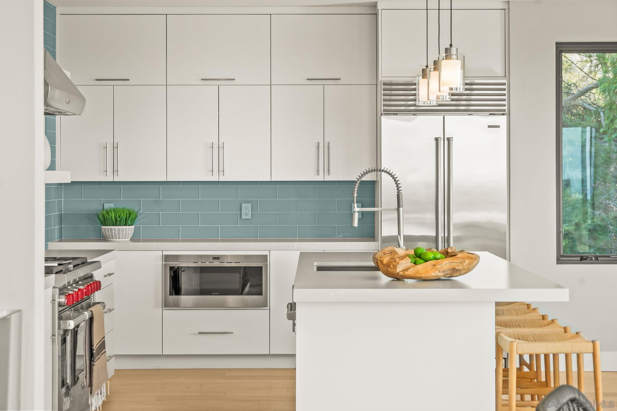 Detail Gallery Image 5 of 58 For 1505  Loring St, San Diego,  CA 92109 - 4 Beds | 4 Baths