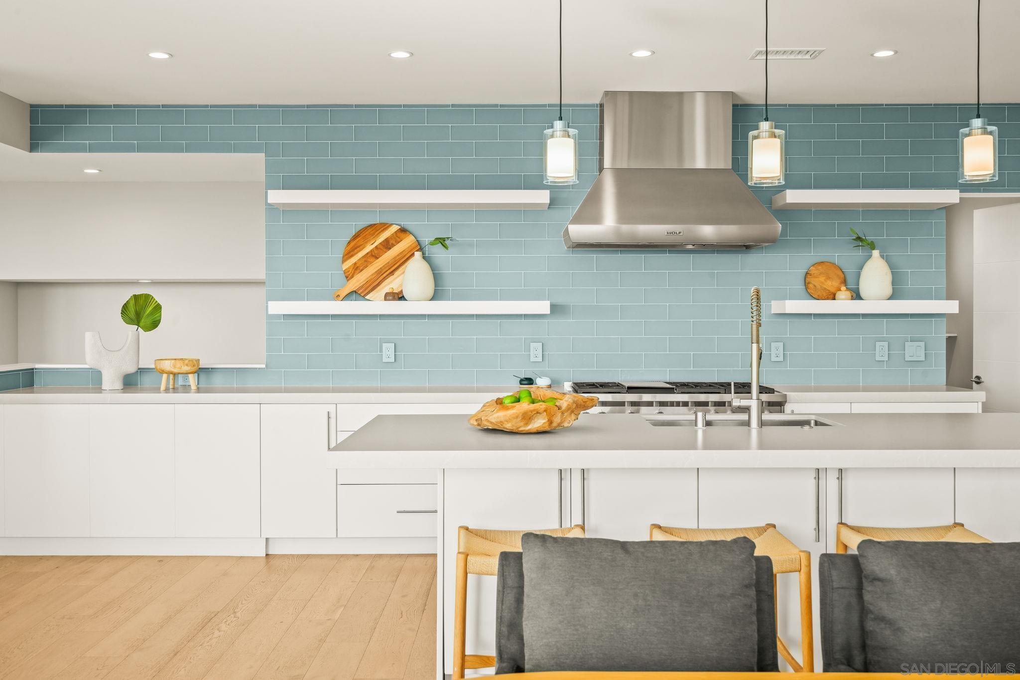 Detail Gallery Image 6 of 58 For 1505  Loring St, San Diego,  CA 92109 - 4 Beds | 4 Baths