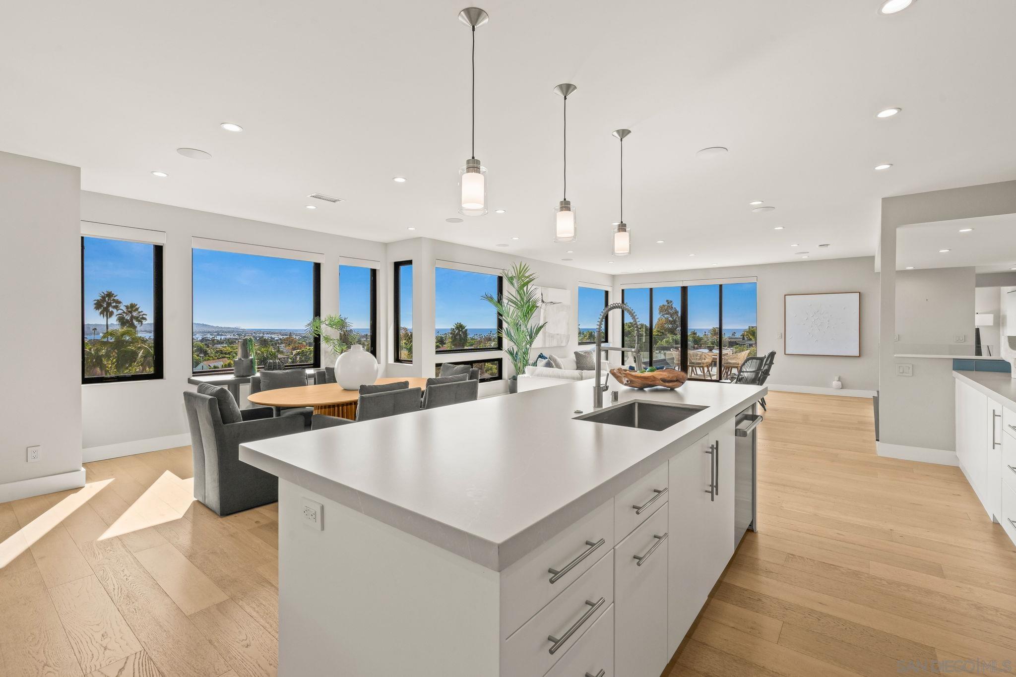 Detail Gallery Image 9 of 58 For 1505  Loring St, San Diego,  CA 92109 - 4 Beds | 4 Baths