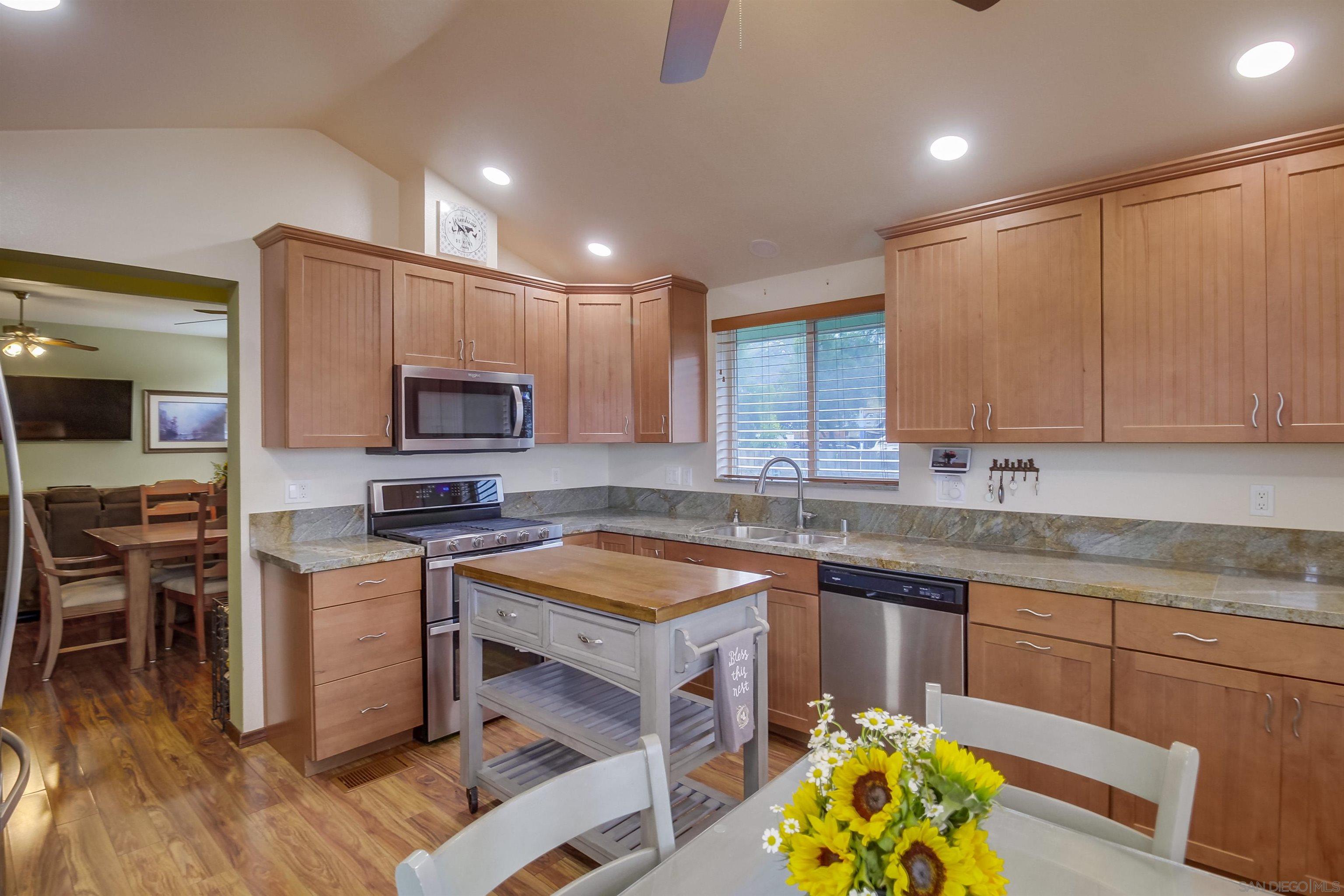 Detail Gallery Image 21 of 66 For 15935  Spring Oaks Road Space 1, El Cajon,  CA 92021 - 3 Beds | 2 Baths