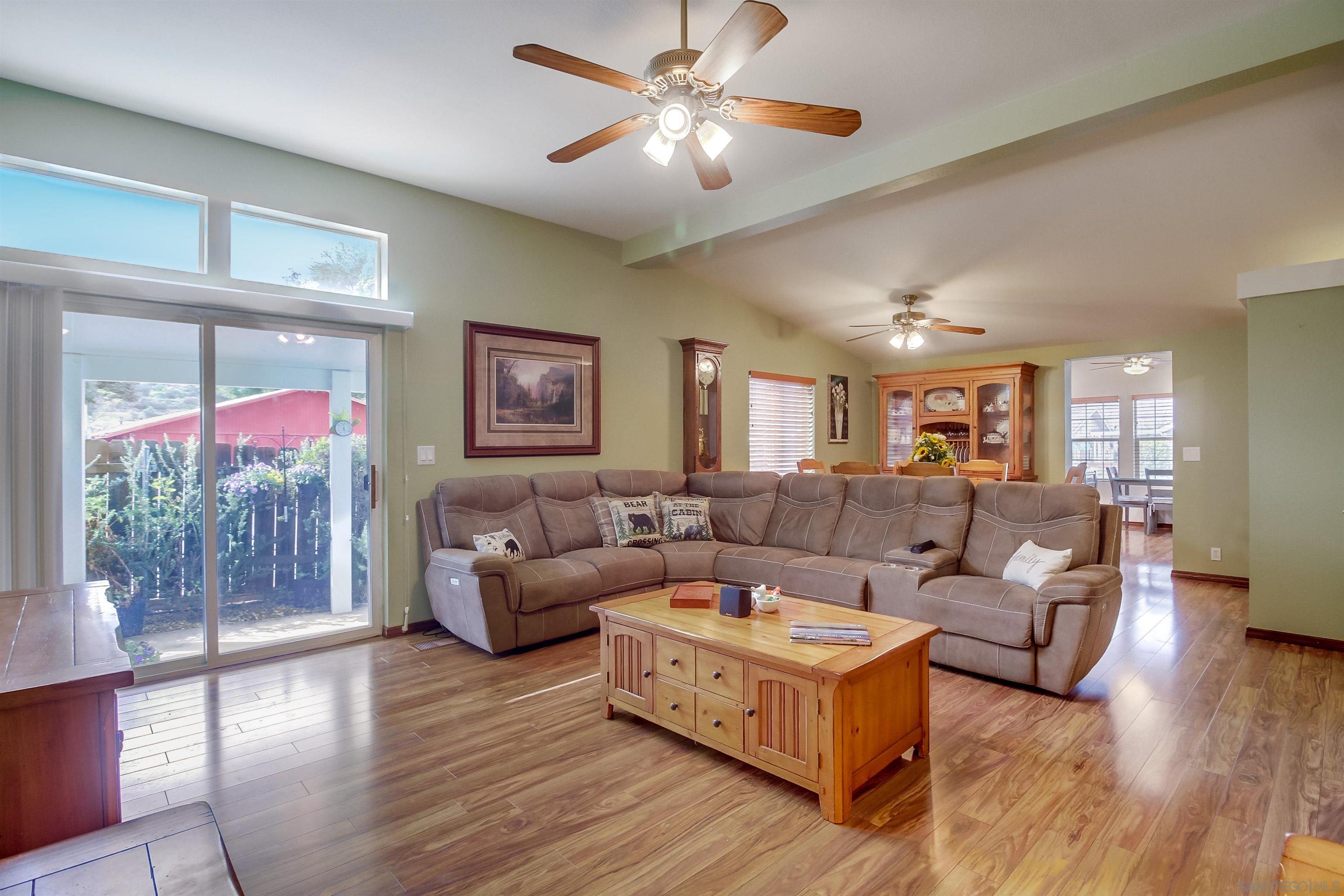 Detail Gallery Image 10 of 66 For 15935  Spring Oaks Road Space 1, El Cajon,  CA 92021 - 3 Beds | 2 Baths