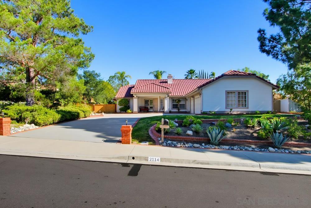 Detail Gallery Image 2 of 45 For 2114  Willowbrook, Escondido,  CA 92029 - 4 Beds | 2/1 Baths