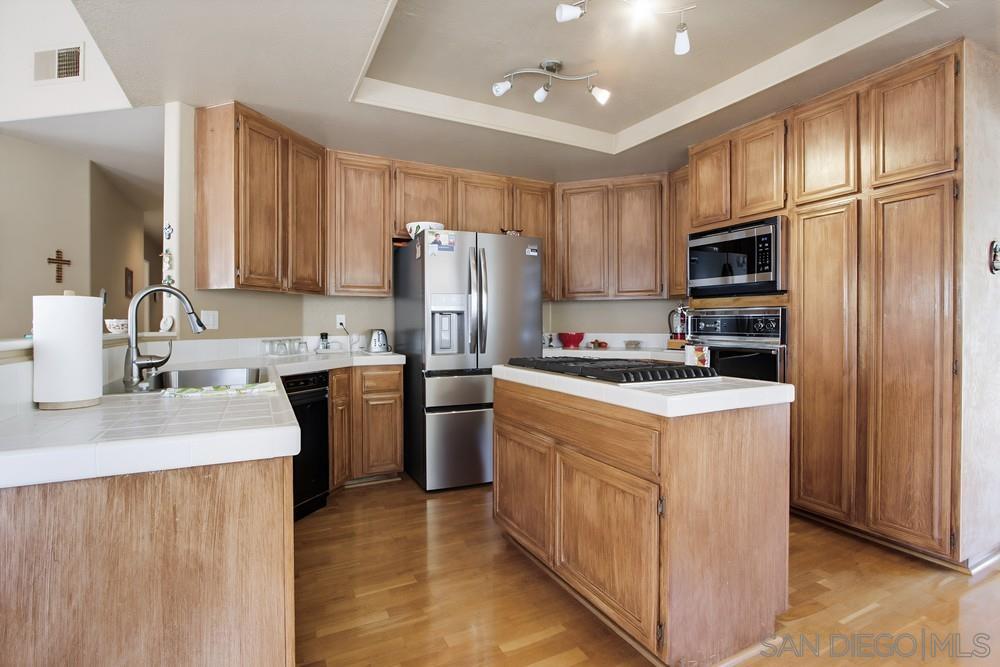 Detail Gallery Image 14 of 45 For 2114  Willowbrook, Escondido,  CA 92029 - 4 Beds | 2/1 Baths