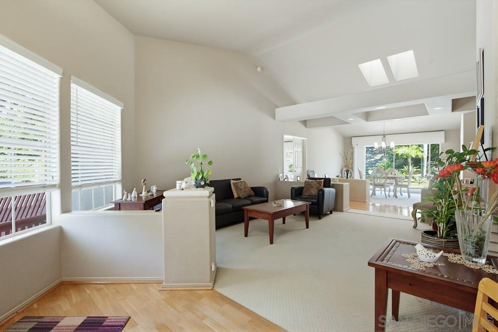 Detail Gallery Image 6 of 45 For 2114  Willowbrook, Escondido,  CA 92029 - 4 Beds | 2/1 Baths