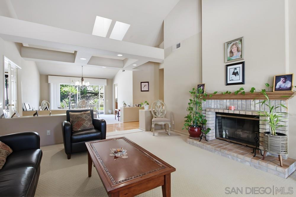 Detail Gallery Image 7 of 45 For 2114  Willowbrook, Escondido,  CA 92029 - 4 Beds | 2/1 Baths