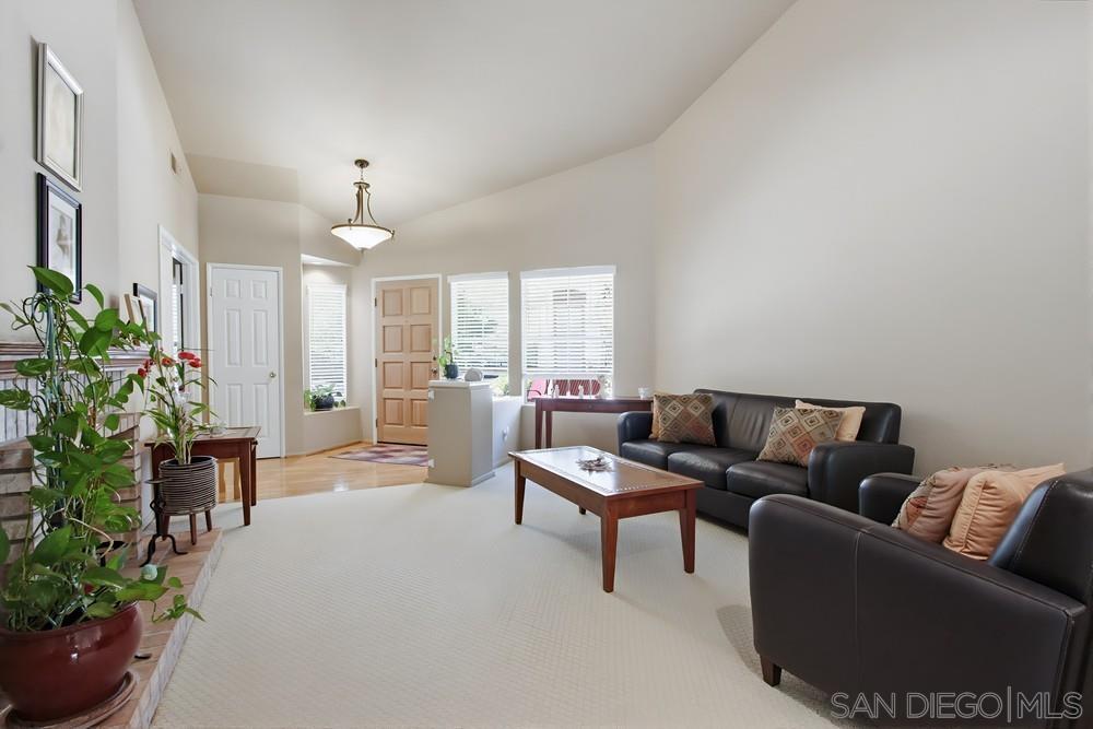 Detail Gallery Image 8 of 45 For 2114  Willowbrook, Escondido,  CA 92029 - 4 Beds | 2/1 Baths