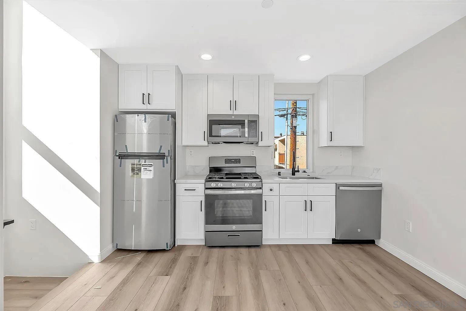 Detail Gallery Image 4 of 27 For 4050  Cherokee, San Diego,  CA 92104 - 2 Beds | 1 Baths