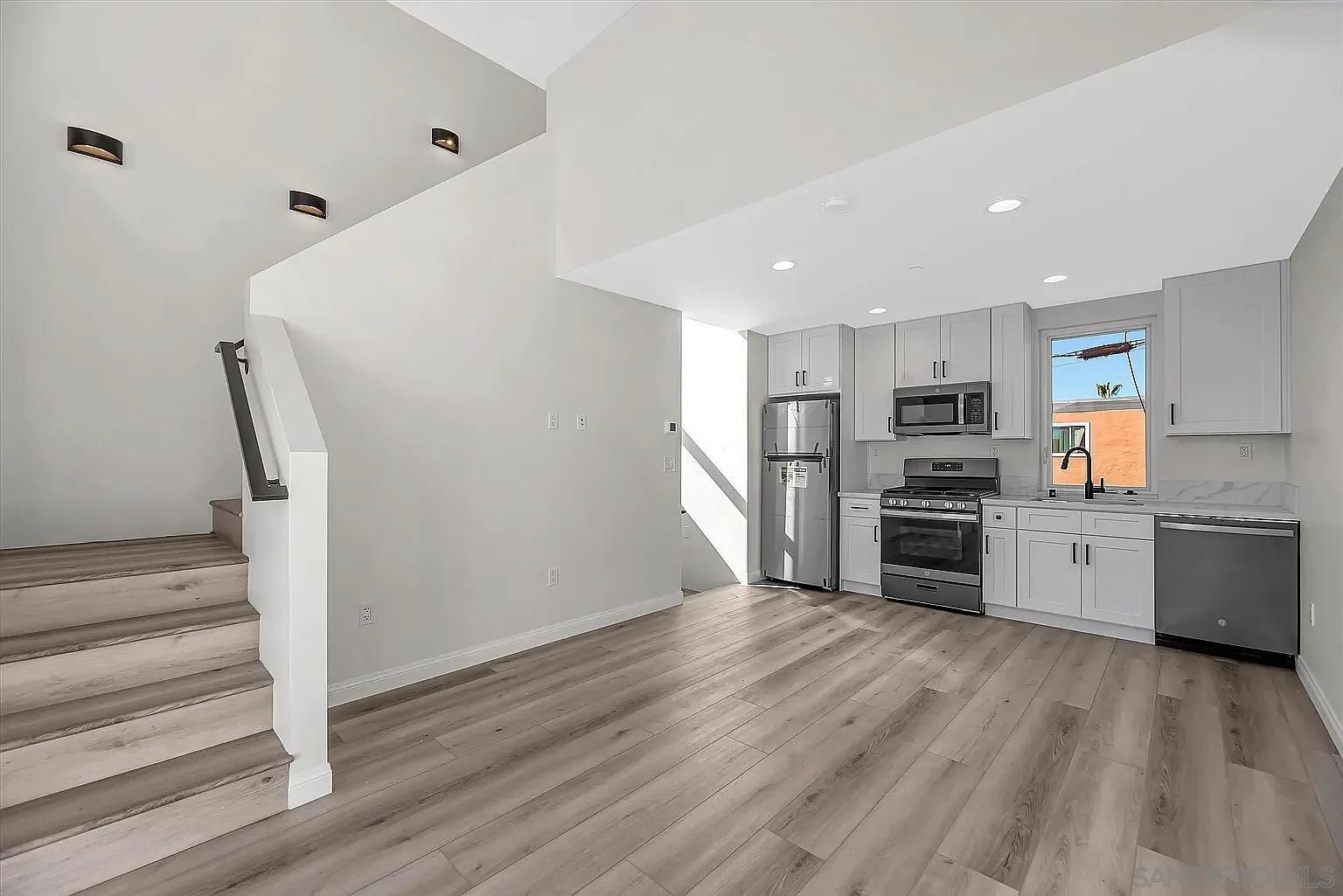 Detail Gallery Image 5 of 27 For 4050  Cherokee, San Diego,  CA 92104 - 2 Beds | 1 Baths