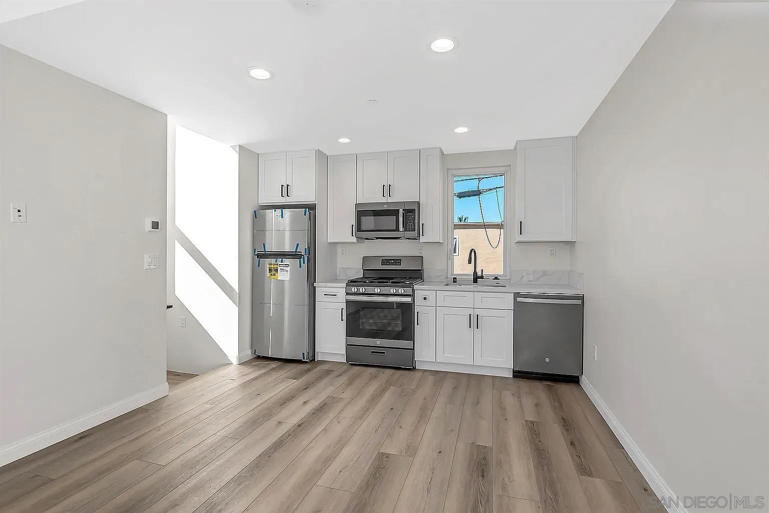 Detail Gallery Image 6 of 27 For 4050  Cherokee, San Diego,  CA 92104 - 2 Beds | 1 Baths