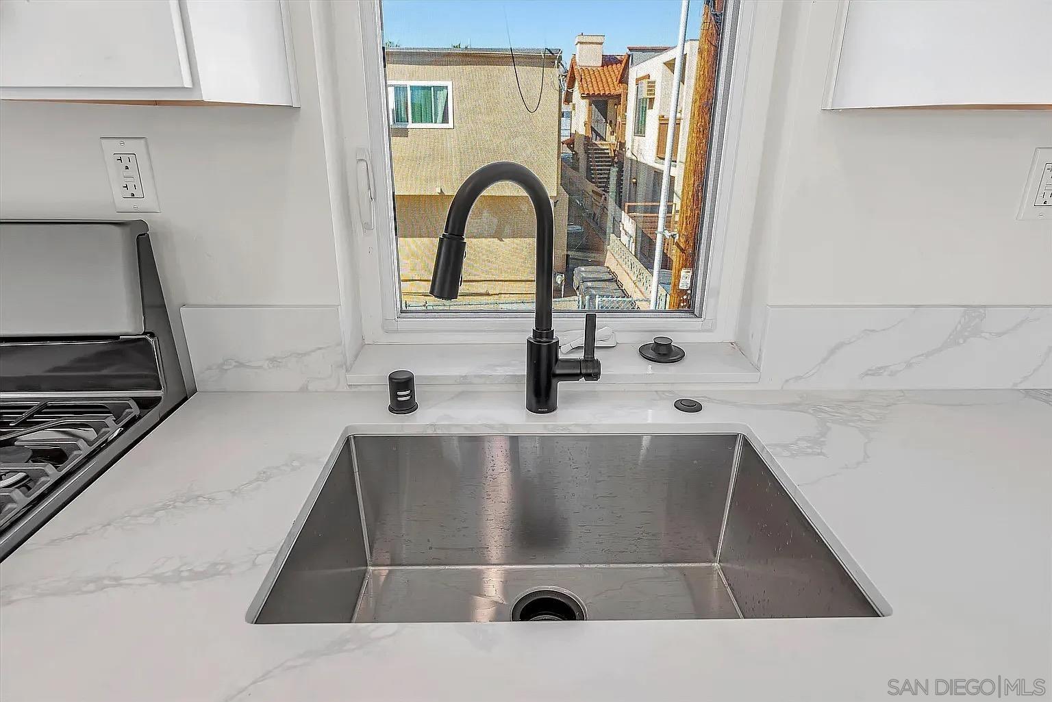 Detail Gallery Image 7 of 27 For 4050  Cherokee, San Diego,  CA 92104 - 2 Beds | 1 Baths