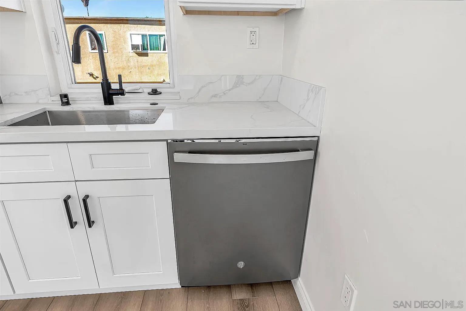 Detail Gallery Image 8 of 27 For 4050  Cherokee, San Diego,  CA 92104 - 2 Beds | 1 Baths