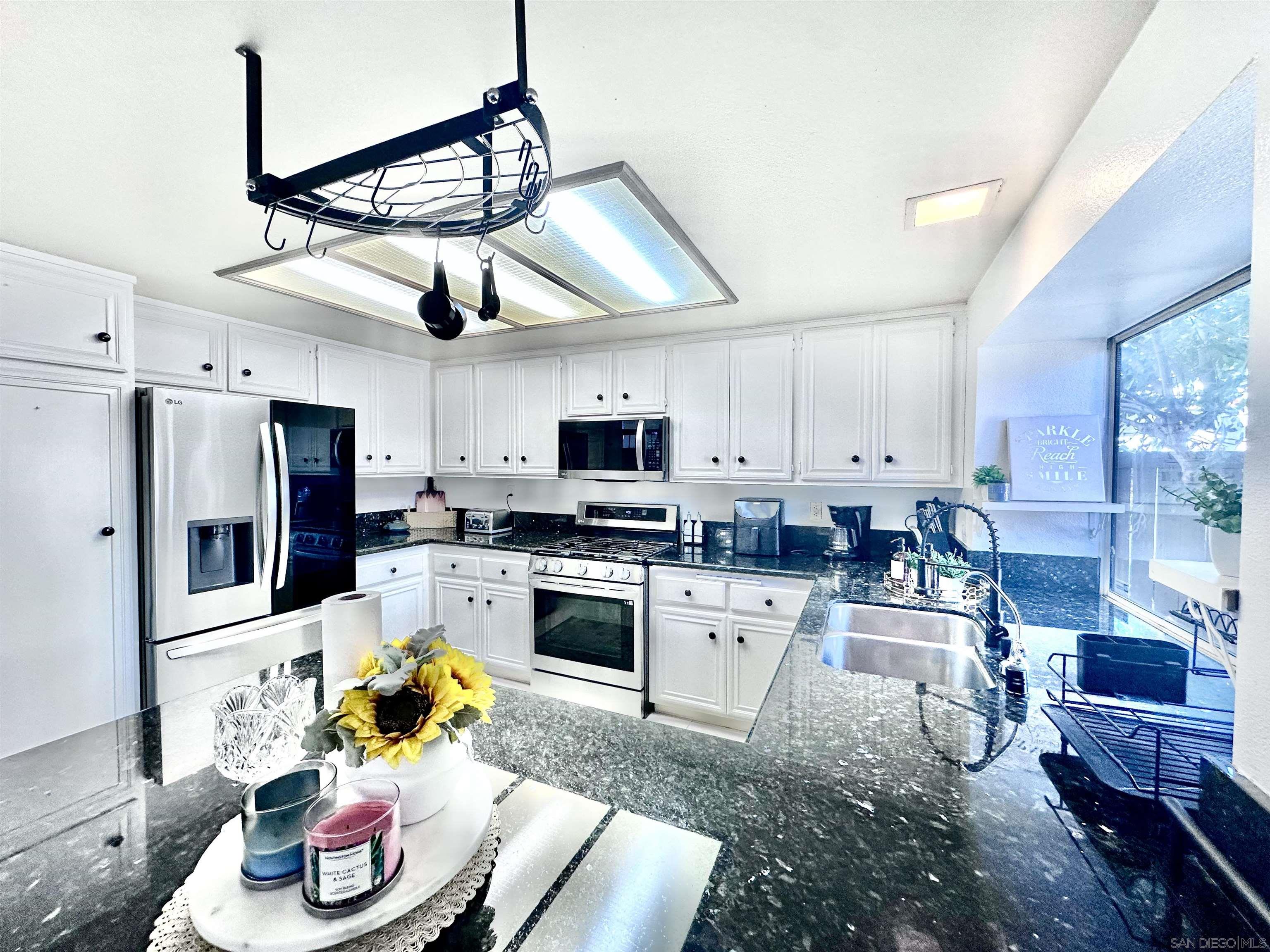 Detail Gallery Image 16 of 49 For 28820  Bridge Water Ln, Menifee,  CA 92584 - 3 Beds | 2/1 Baths