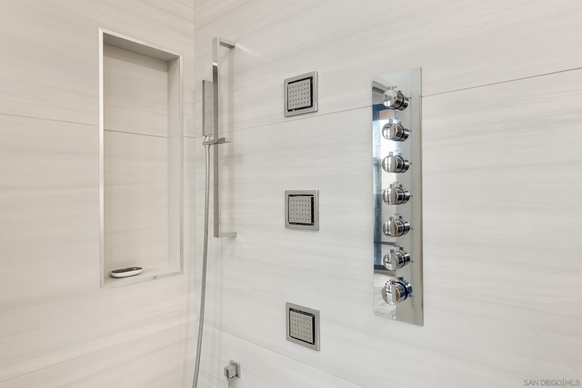 Detail Gallery Image 25 of 67 For 1531-33  Lieta St, San Diego,  CA 92110 - 6 Beds | 4 Baths