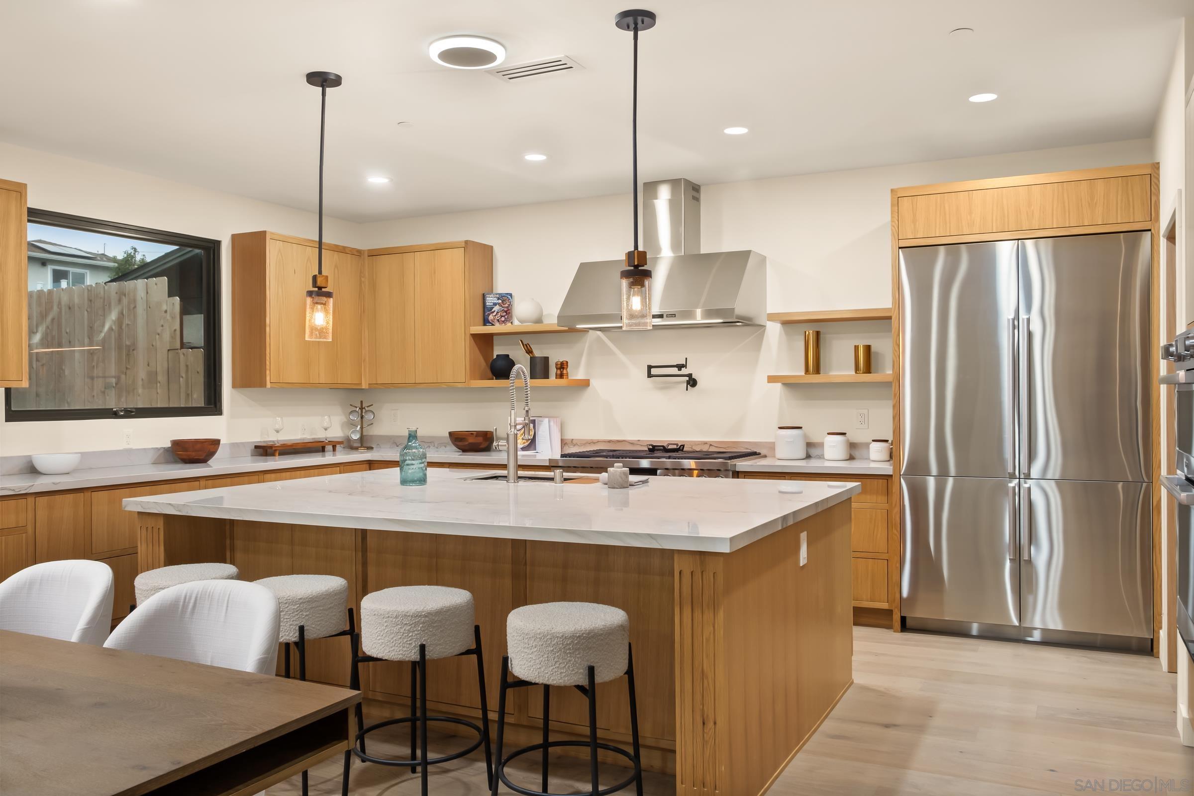 Detail Gallery Image 4 of 67 For 1531-33  Lieta St, San Diego,  CA 92110 - 6 Beds | 4 Baths