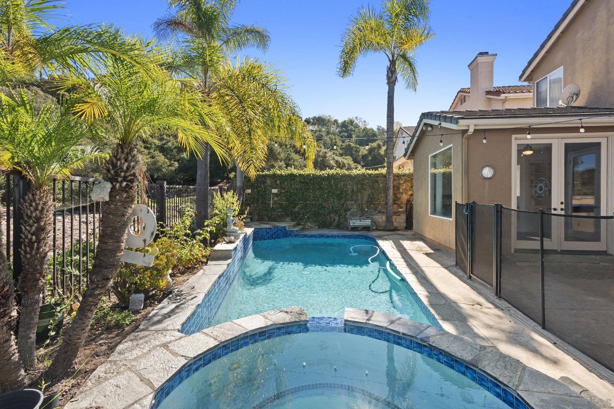 Detail Gallery Image 5 of 75 For 11927  Dapple Way, San Diego,  CA 92128 - 4 Beds | 3 Baths