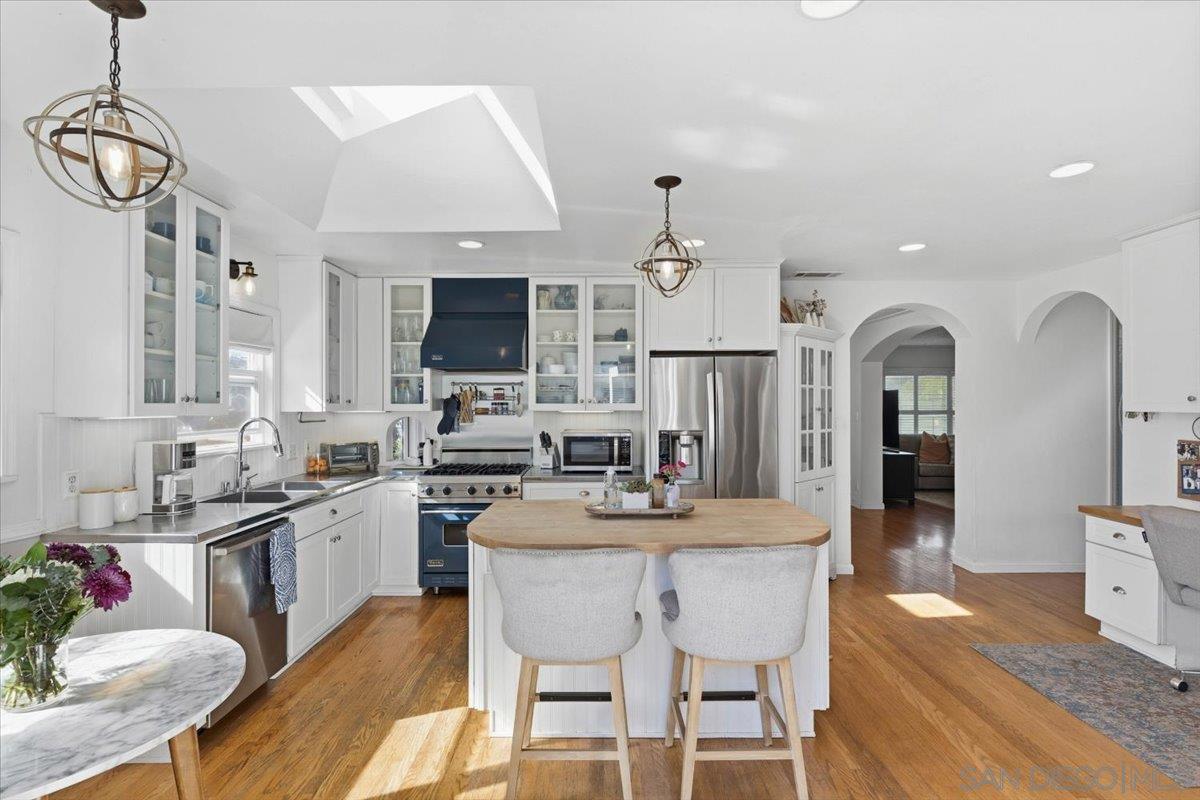 Detail Gallery Image 9 of 43 For 903  Moana Dr, San Diego,  CA 92106 - 3 Beds | 2/1 Baths