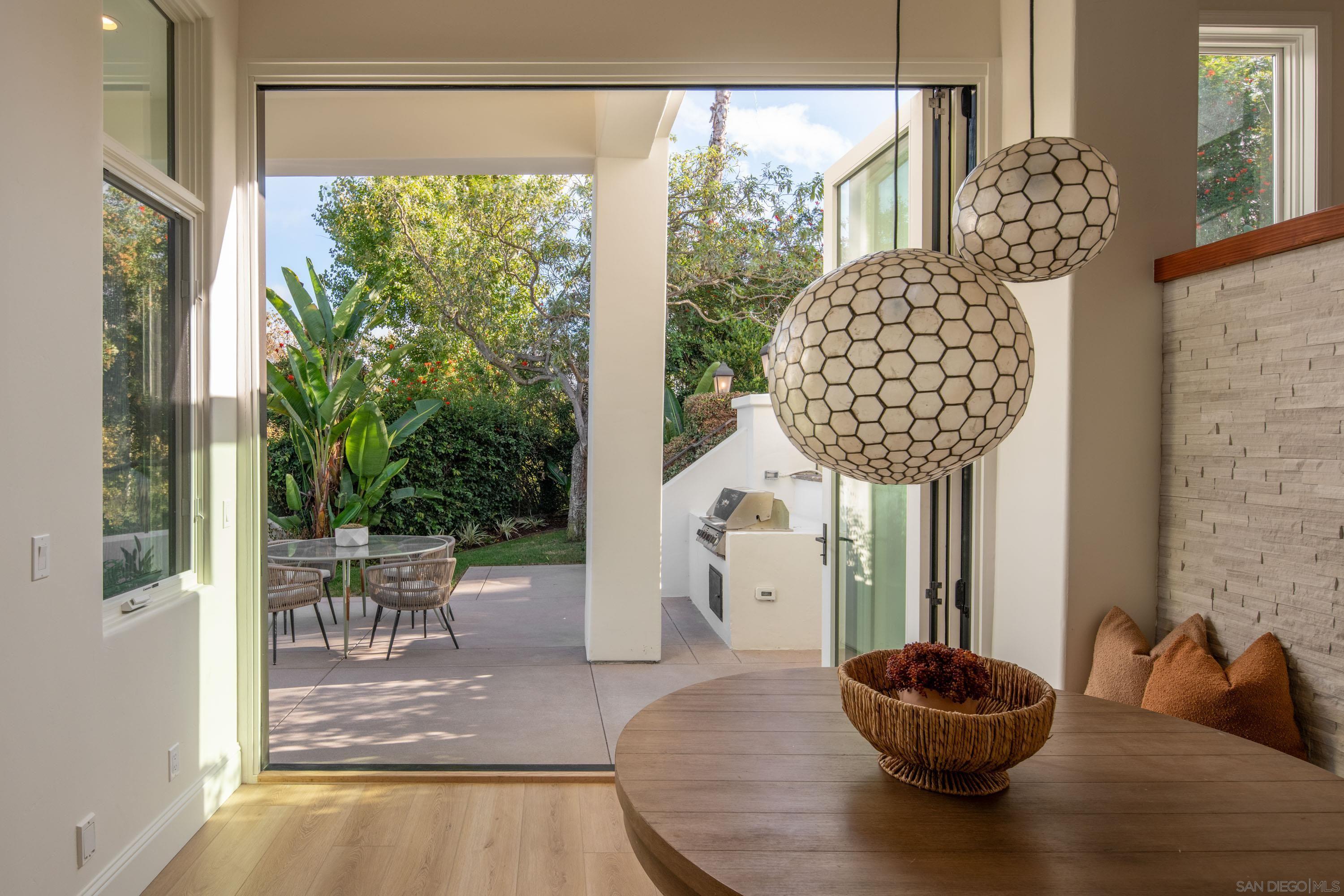 Detail Gallery Image 13 of 74 For 2815  Santa Fe Vista Ct, Encinitas,  CA 92024 - 5 Beds | 4/1 Baths