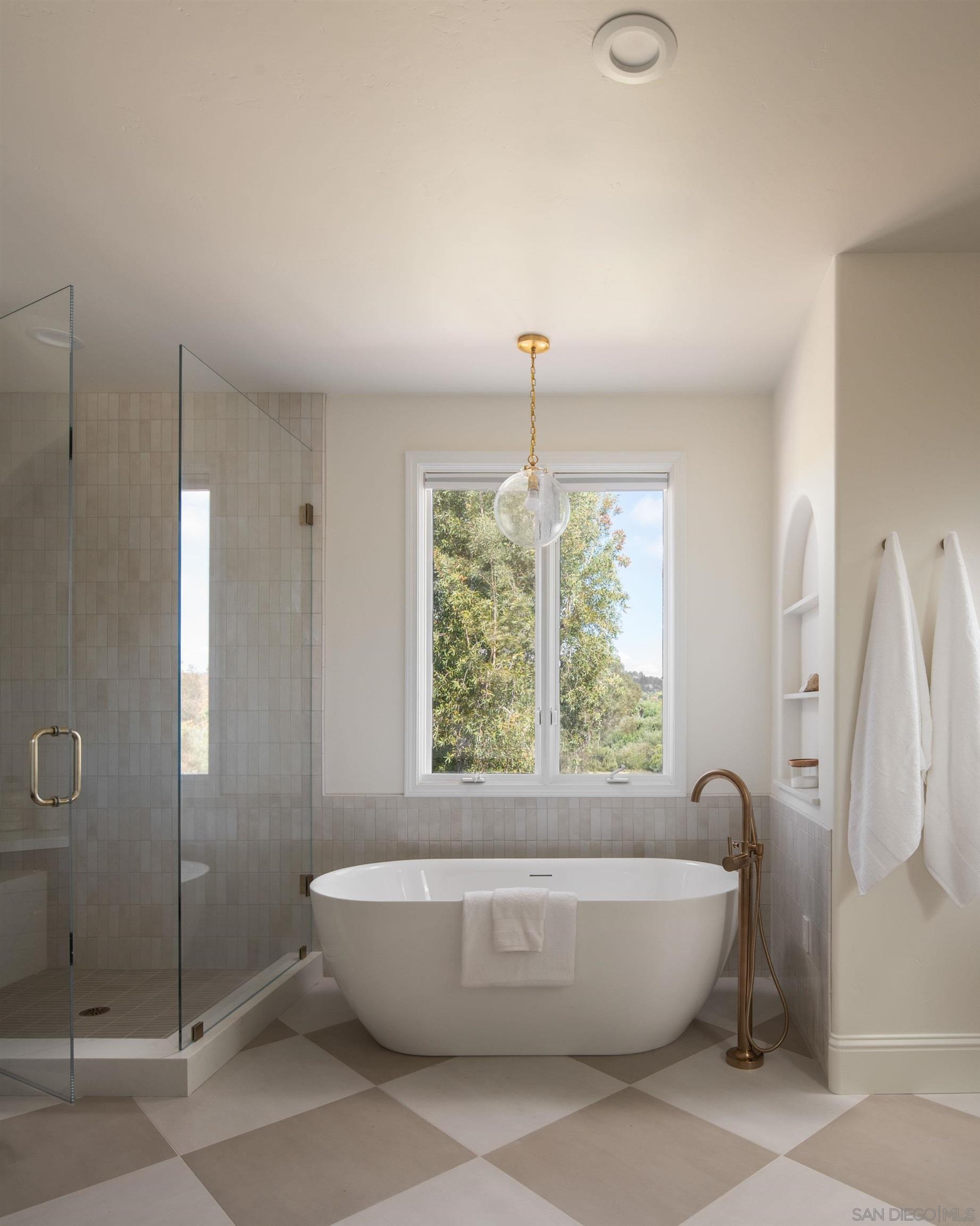 Detail Gallery Image 30 of 74 For 2815  Santa Fe Vista Ct, Encinitas,  CA 92024 - 5 Beds | 4/1 Baths