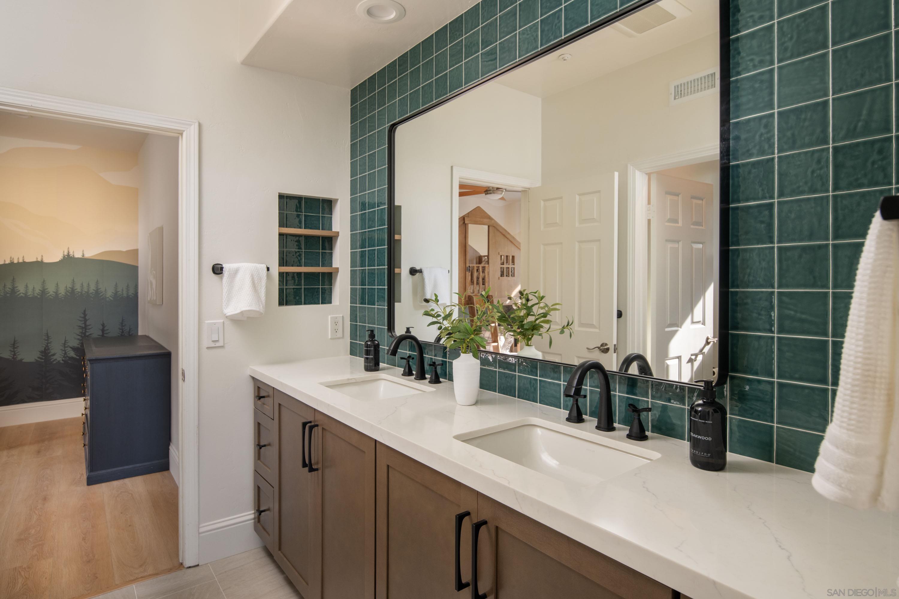 Detail Gallery Image 37 of 74 For 2815  Santa Fe Vista Ct, Encinitas,  CA 92024 - 5 Beds | 4/1 Baths