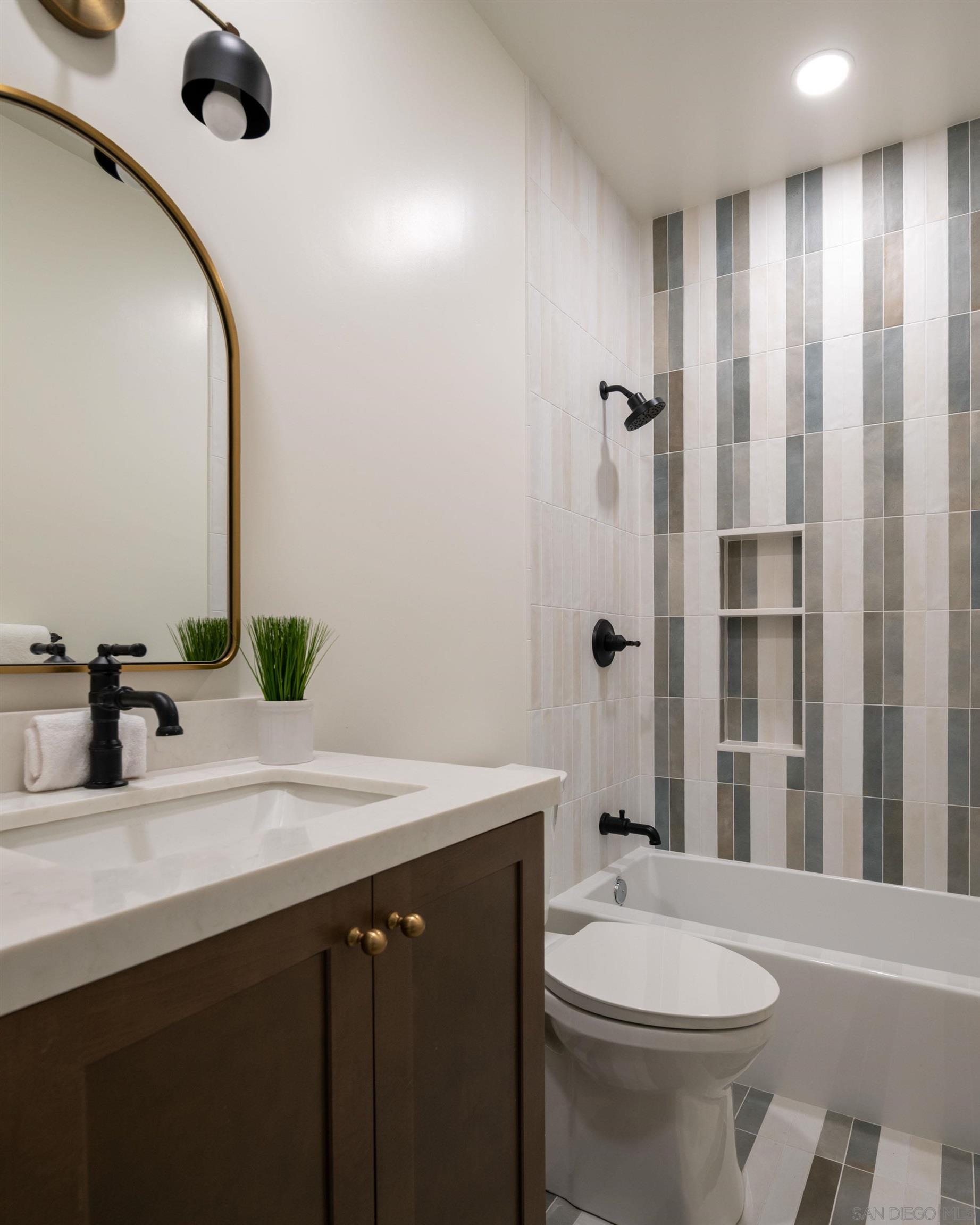 Detail Gallery Image 41 of 74 For 2815  Santa Fe Vista Ct, Encinitas,  CA 92024 - 5 Beds | 4/1 Baths