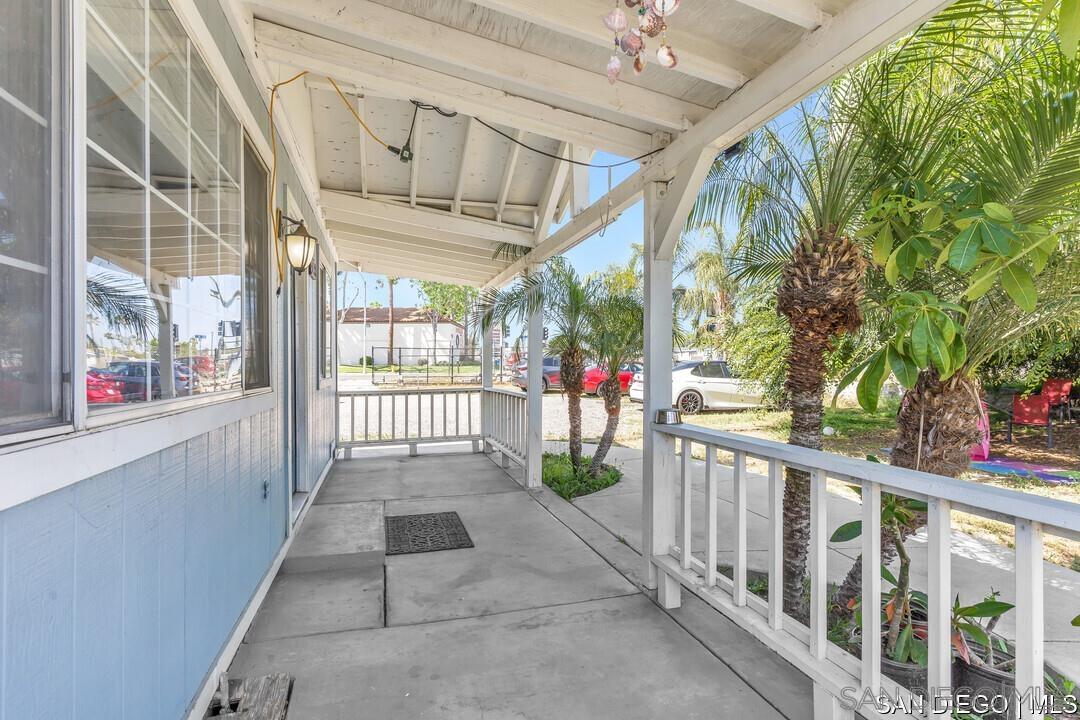 Detail Gallery Image 3 of 24 For 108  East Dr, Vista,  CA 92083 - 2 Beds | 1 Baths