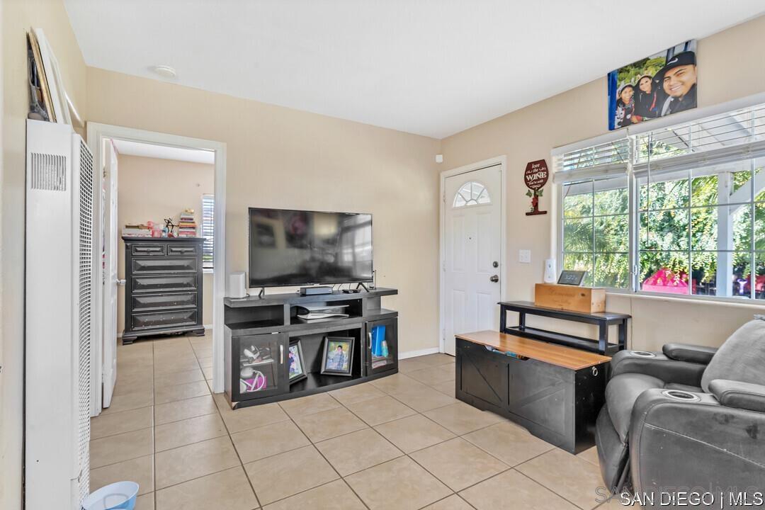 Detail Gallery Image 6 of 24 For 108  East Dr, Vista,  CA 92083 - 2 Beds | 1 Baths