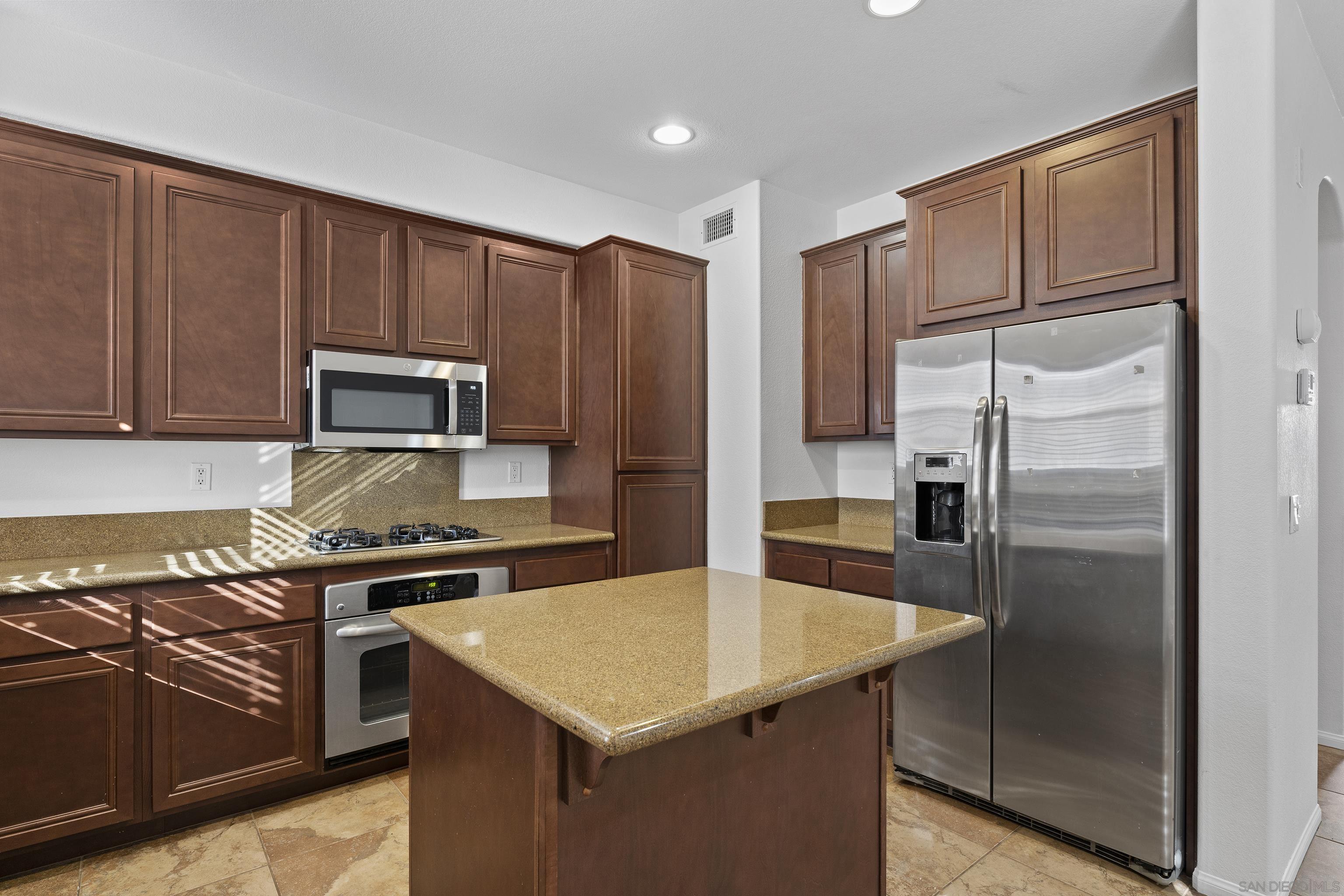 Detail Gallery Image 8 of 35 For 1623  Gila Ct  178, Chula Vista,  CA 91915 - 3 Beds | 2/1 Baths