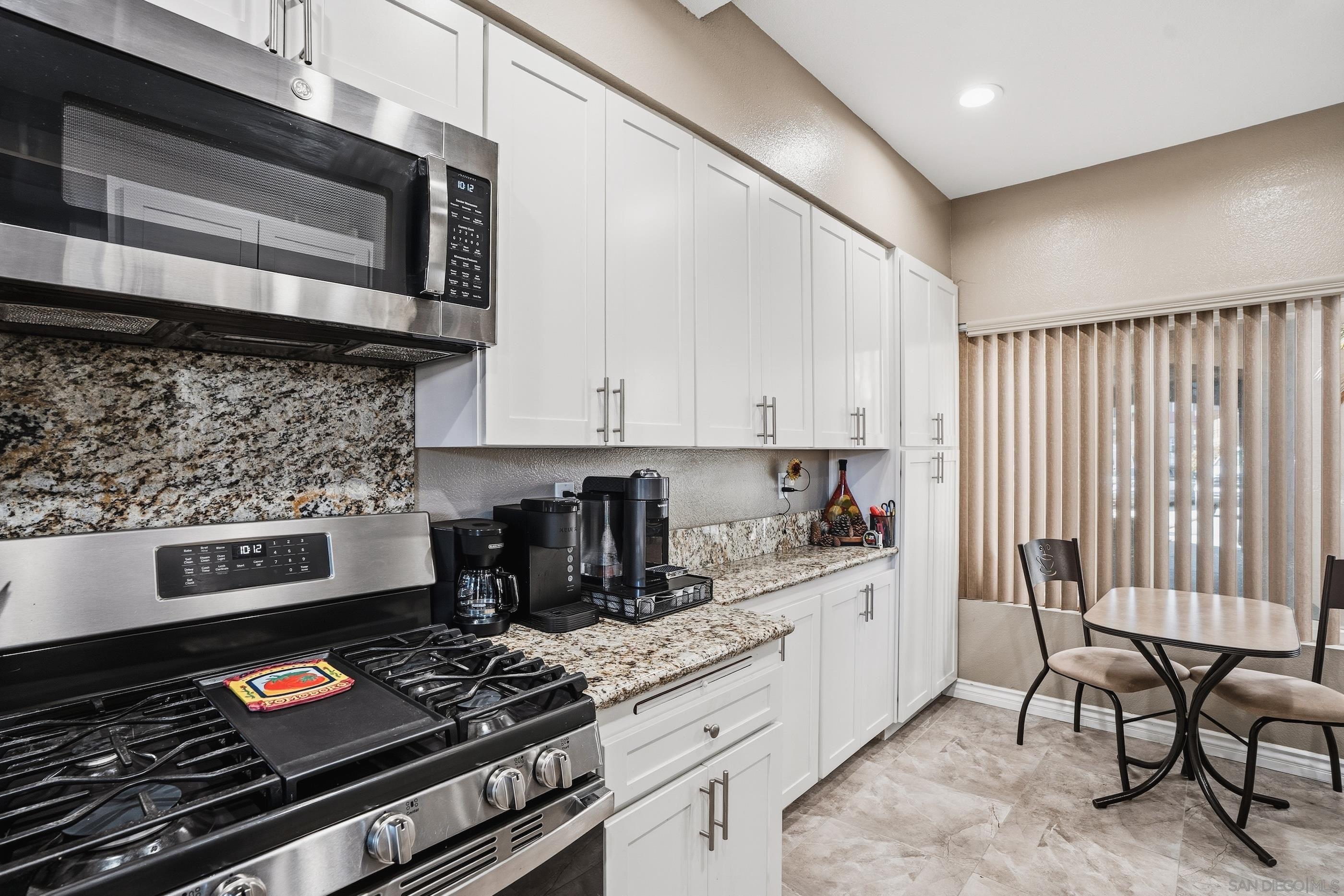 Detail Gallery Image 12 of 30 For 11382  via Rancho San Diego  #UNIT C,  El Cajon,  CA 92019 - 2 Beds | 2/1 Baths