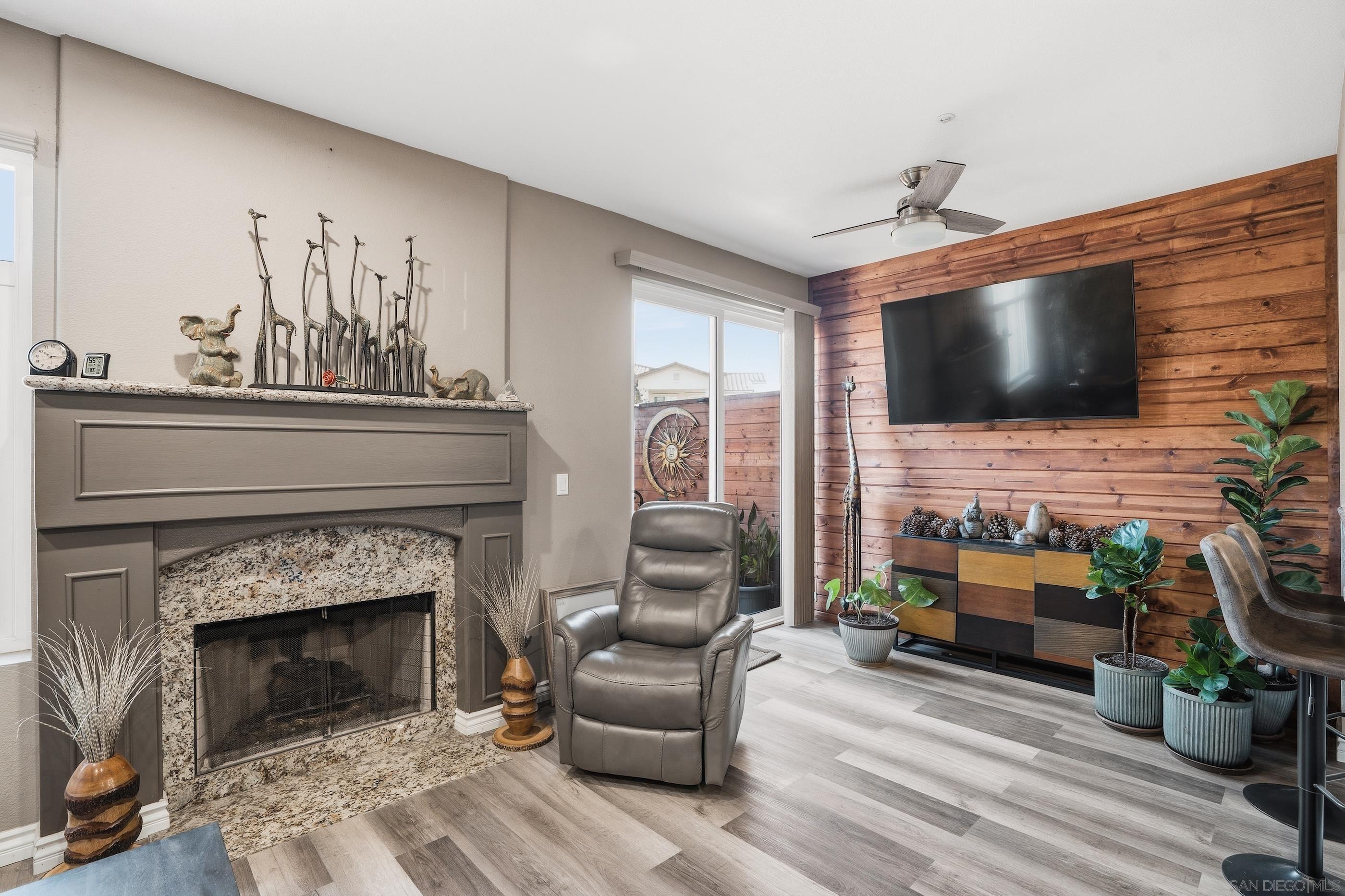 Detail Gallery Image 3 of 30 For 11382  via Rancho San Diego  #UNIT C,  El Cajon,  CA 92019 - 2 Beds | 2/1 Baths
