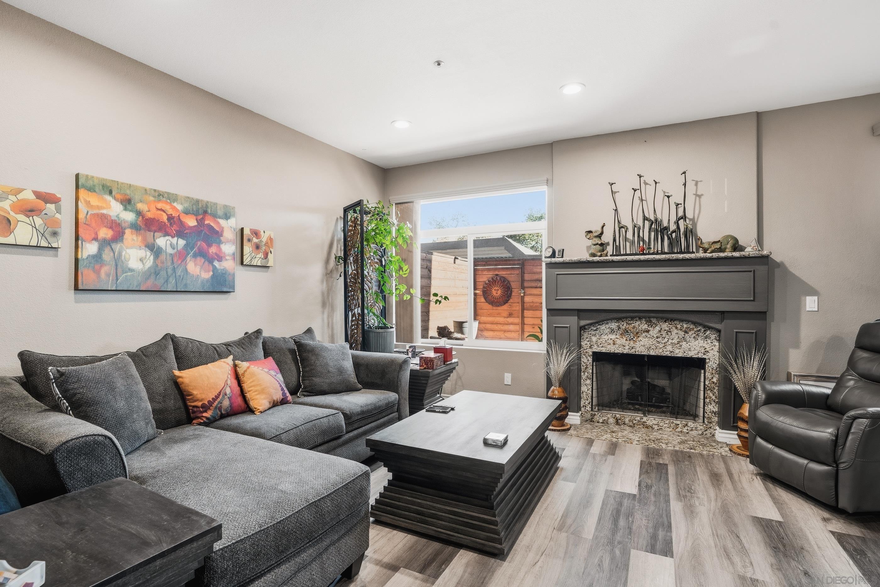 Detail Gallery Image 4 of 30 For 11382  via Rancho San Diego  #UNIT C,  El Cajon,  CA 92019 - 2 Beds | 2/1 Baths