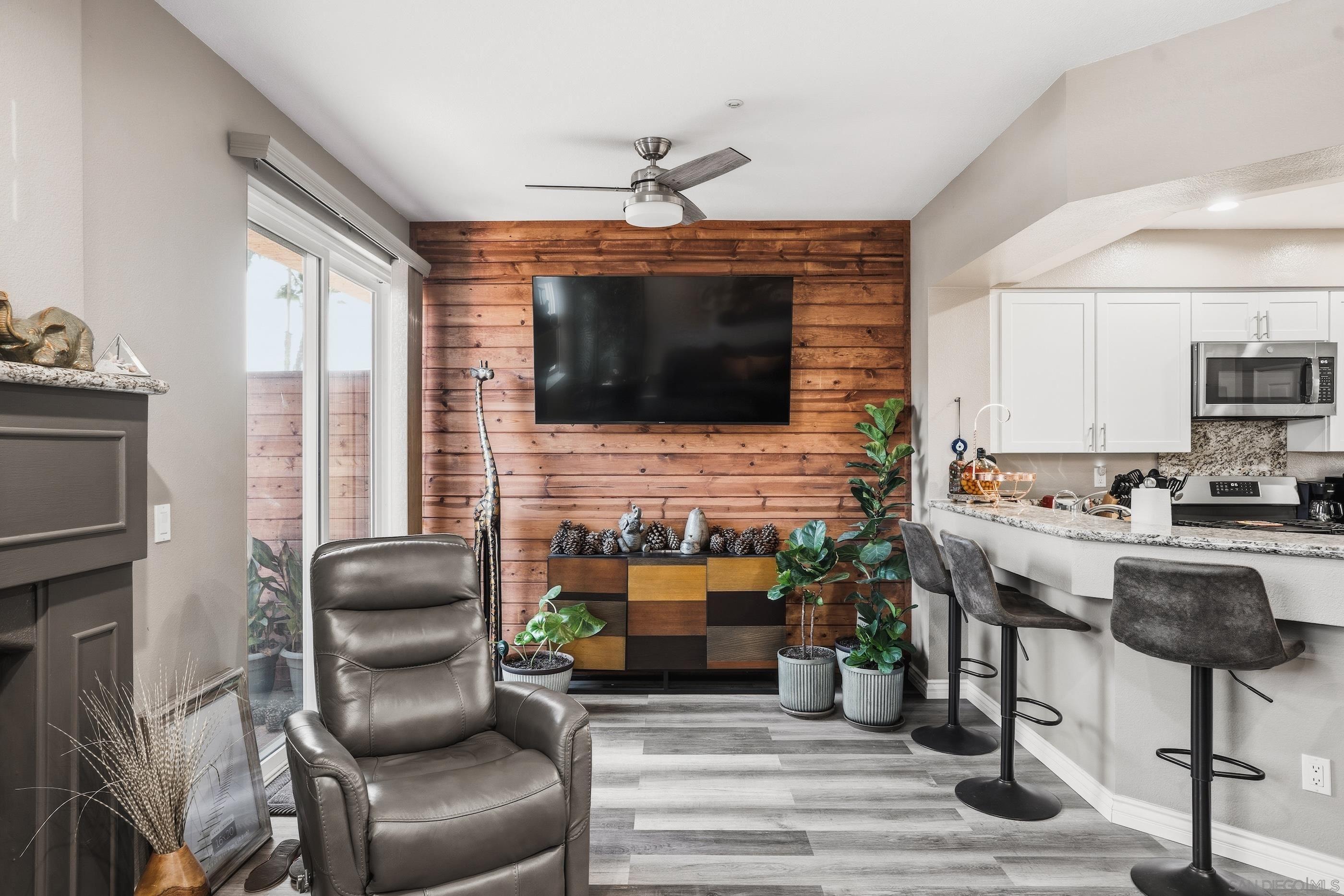 Detail Gallery Image 6 of 30 For 11382  via Rancho San Diego  #UNIT C,  El Cajon,  CA 92019 - 2 Beds | 2/1 Baths