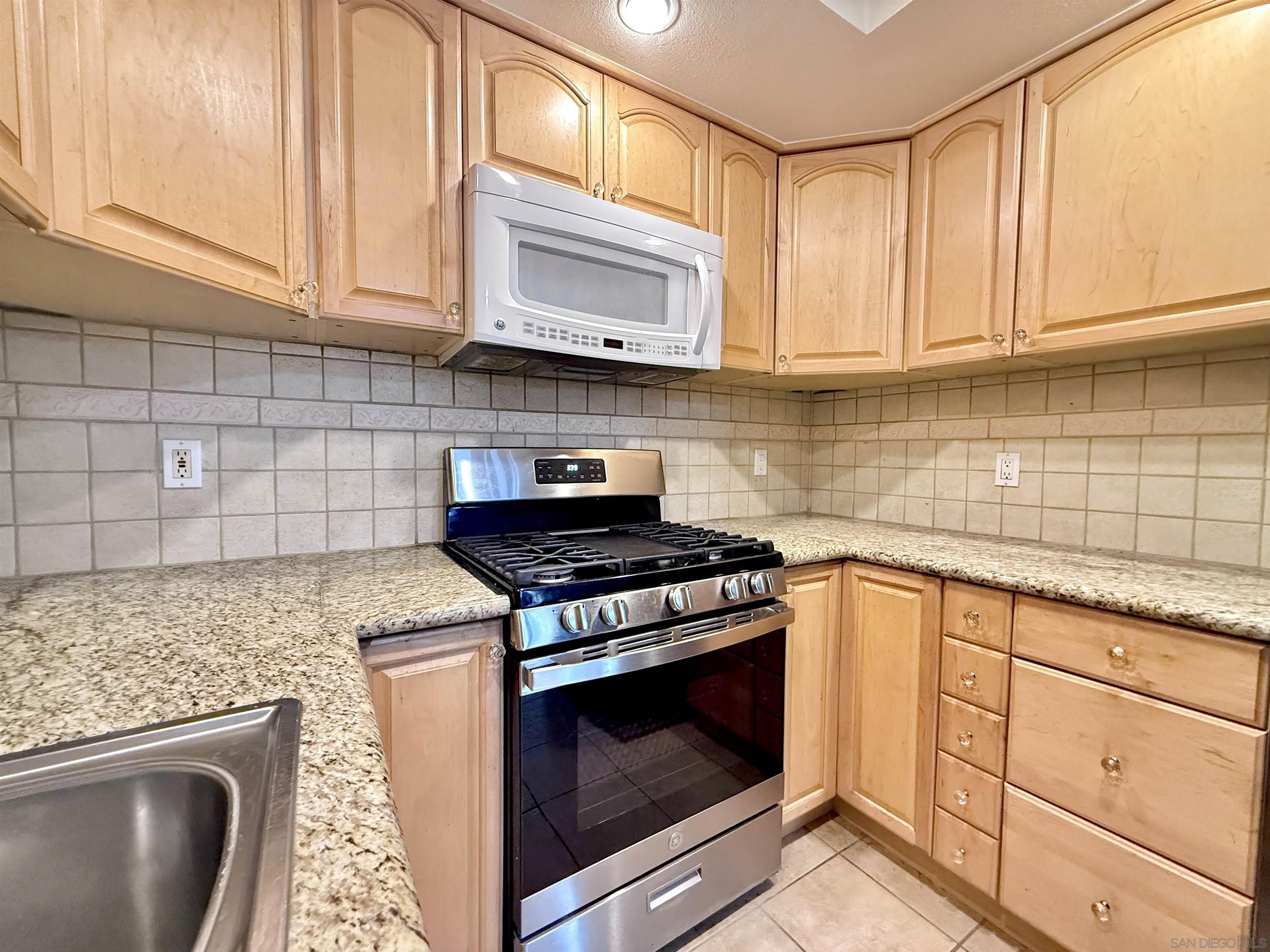 Detail Gallery Image 12 of 32 For 277  Oxford St  #G,  Chula Vista,  CA 91911 - 3 Beds | 2/1 Baths