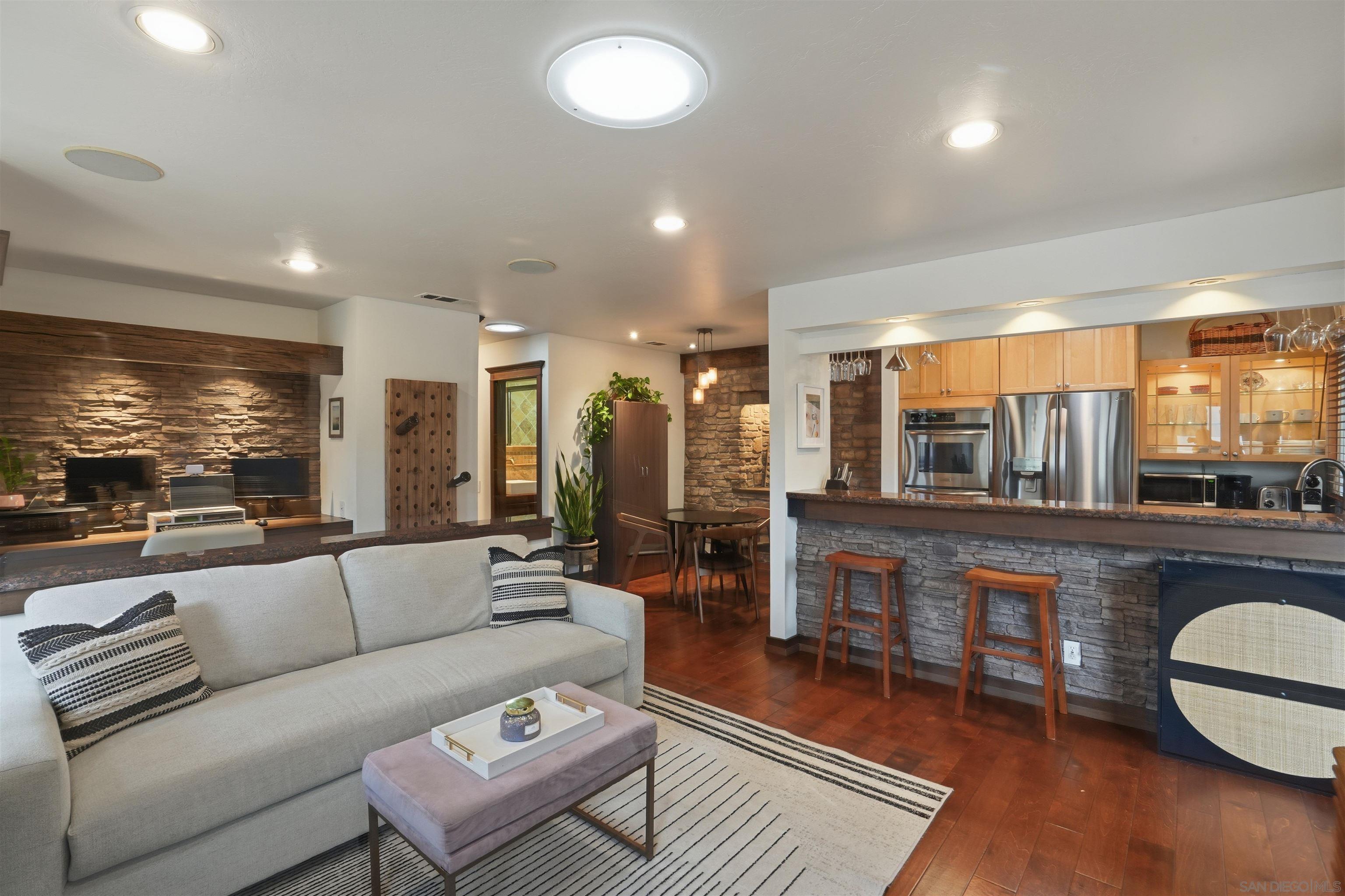 Front Image Thumbnail for SD250043864