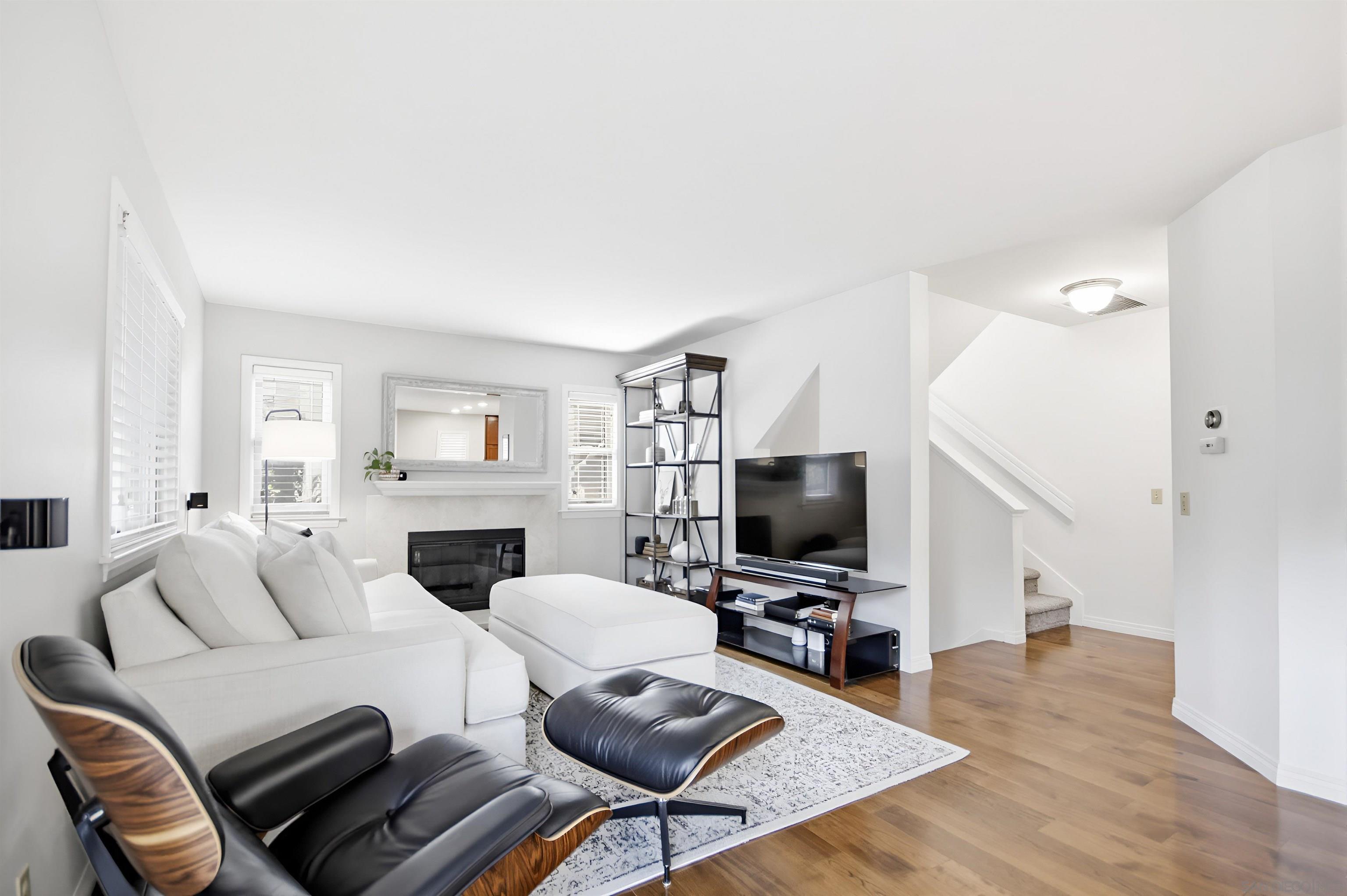 Front Image Thumbnail for SD250043876