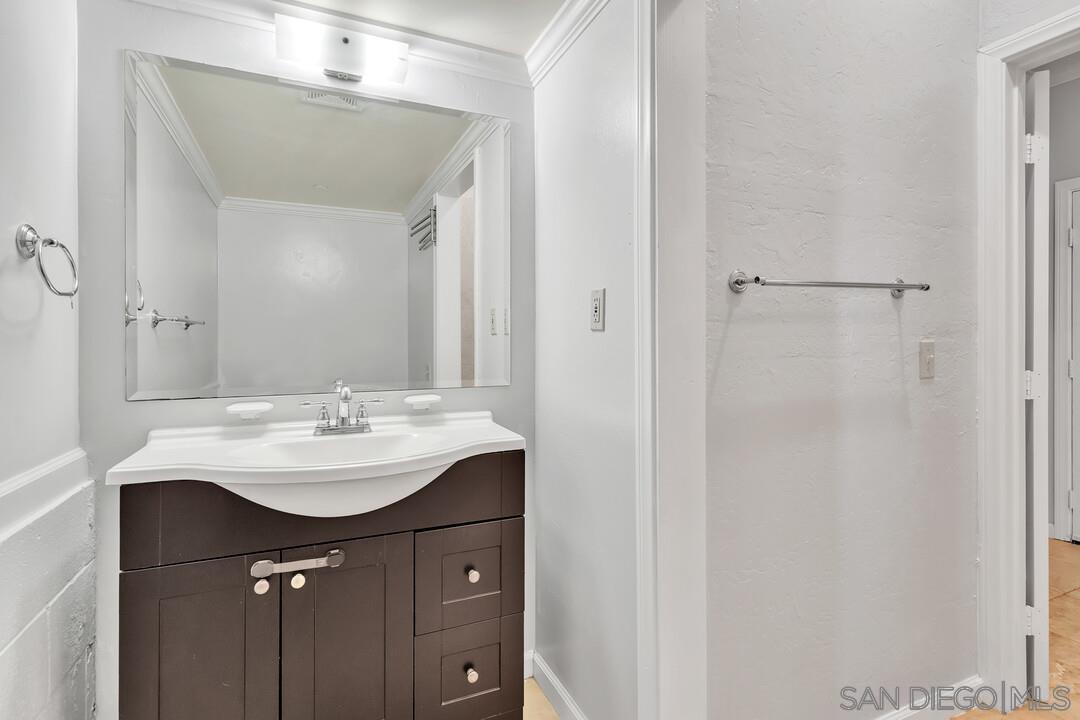 Detail Gallery Image 14 of 25 For 23611-13  Old Ranch Rd, Alpine,  CA 91901 - 7 Beds | 6 Baths