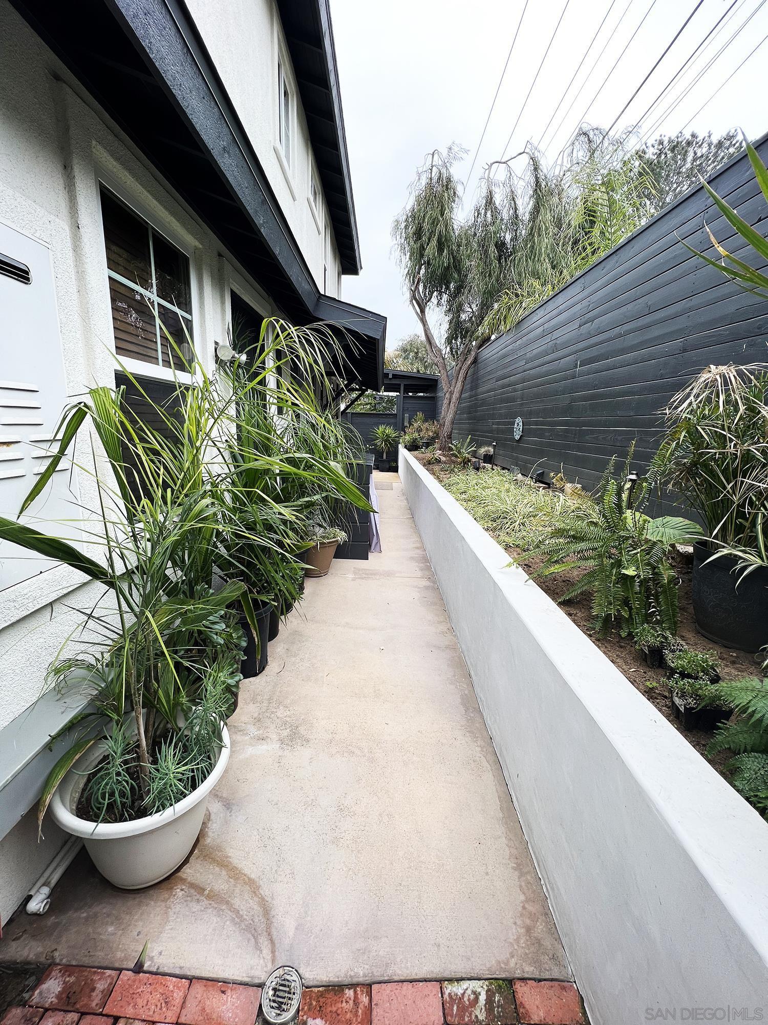 Detail Gallery Image 2 of 19 For 280  Hillcrest Dr  a, Encinitas,  CA 92024 - 1 Beds | 1 Baths