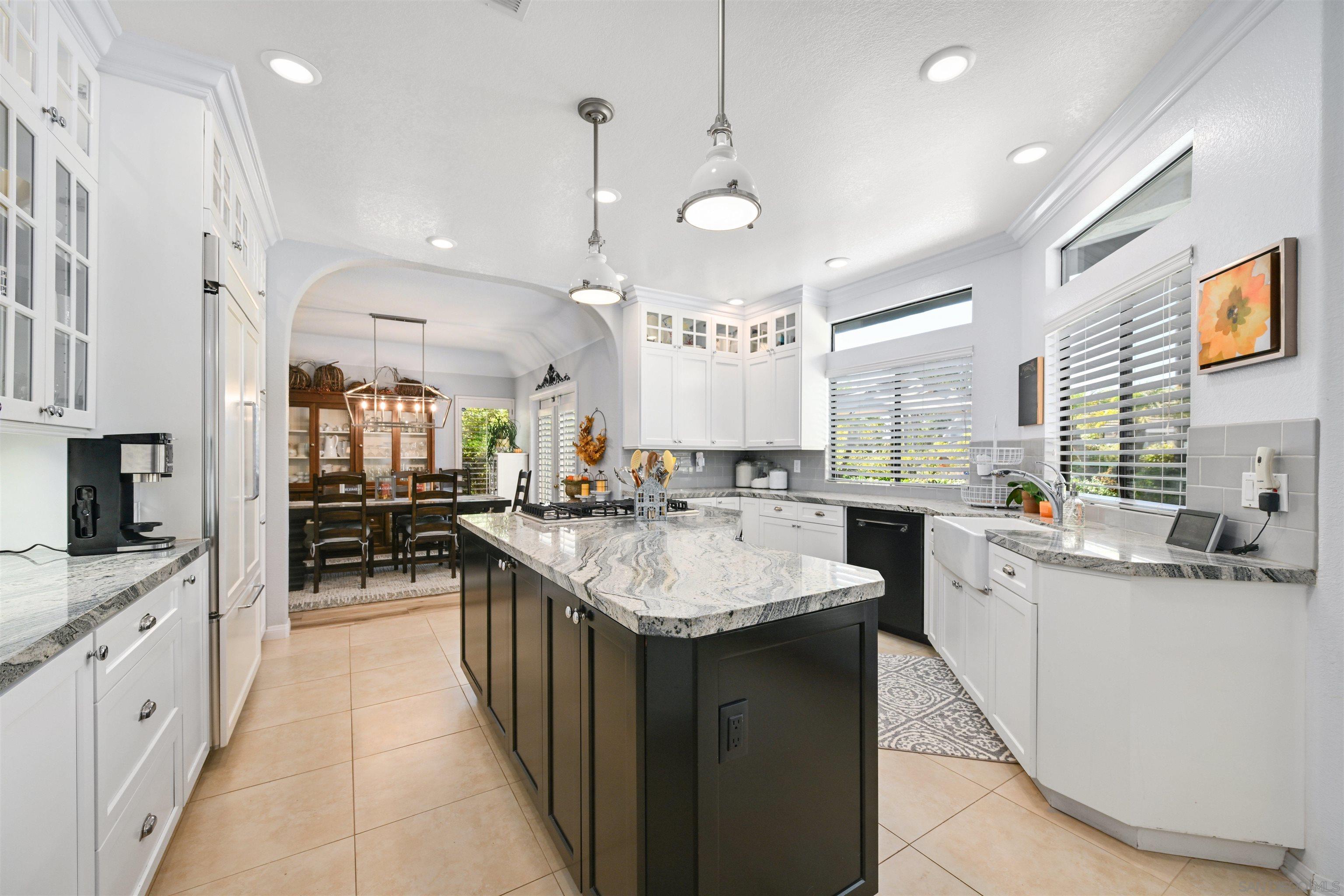 Detail Gallery Image 7 of 33 For 1914  Verde Glenn, El Cajon,  CA 92019 - 4 Beds | 2/1 Baths