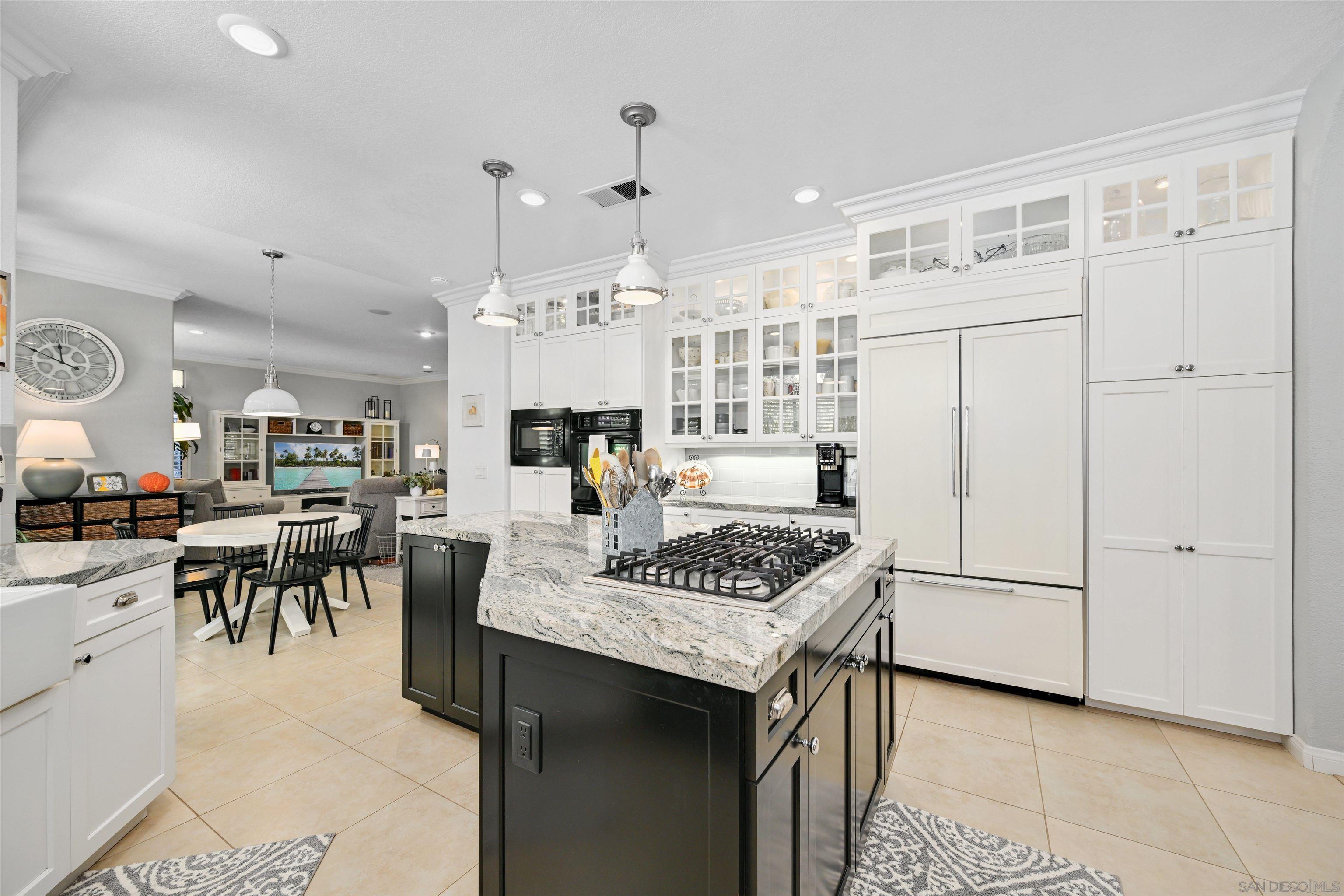 Detail Gallery Image 10 of 33 For 1914  Verde Glenn, El Cajon,  CA 92019 - 4 Beds | 2/1 Baths