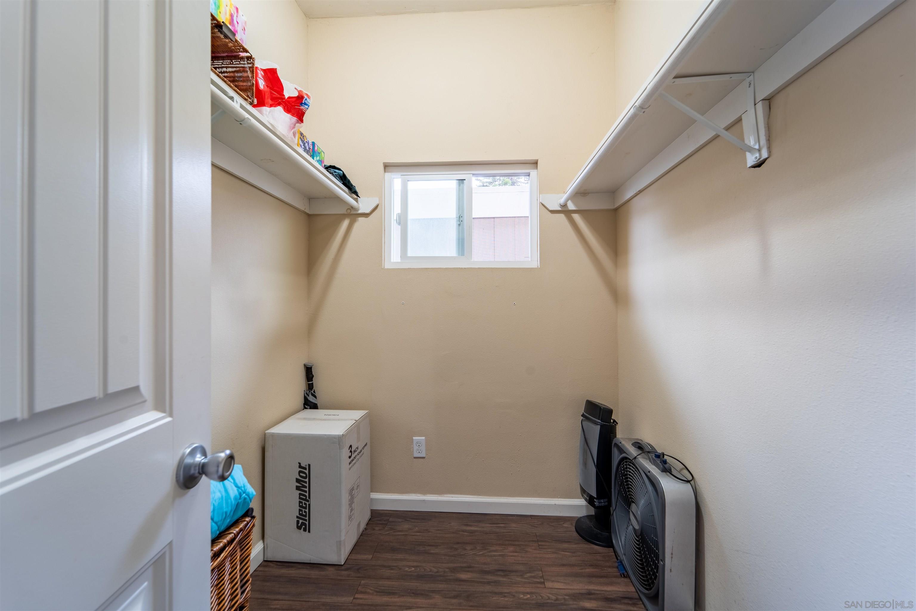 Detail Gallery Image 13 of 24 For 953  Barrett Ave, Chula Vista,  CA 91911 - 4 Beds | 2 Baths