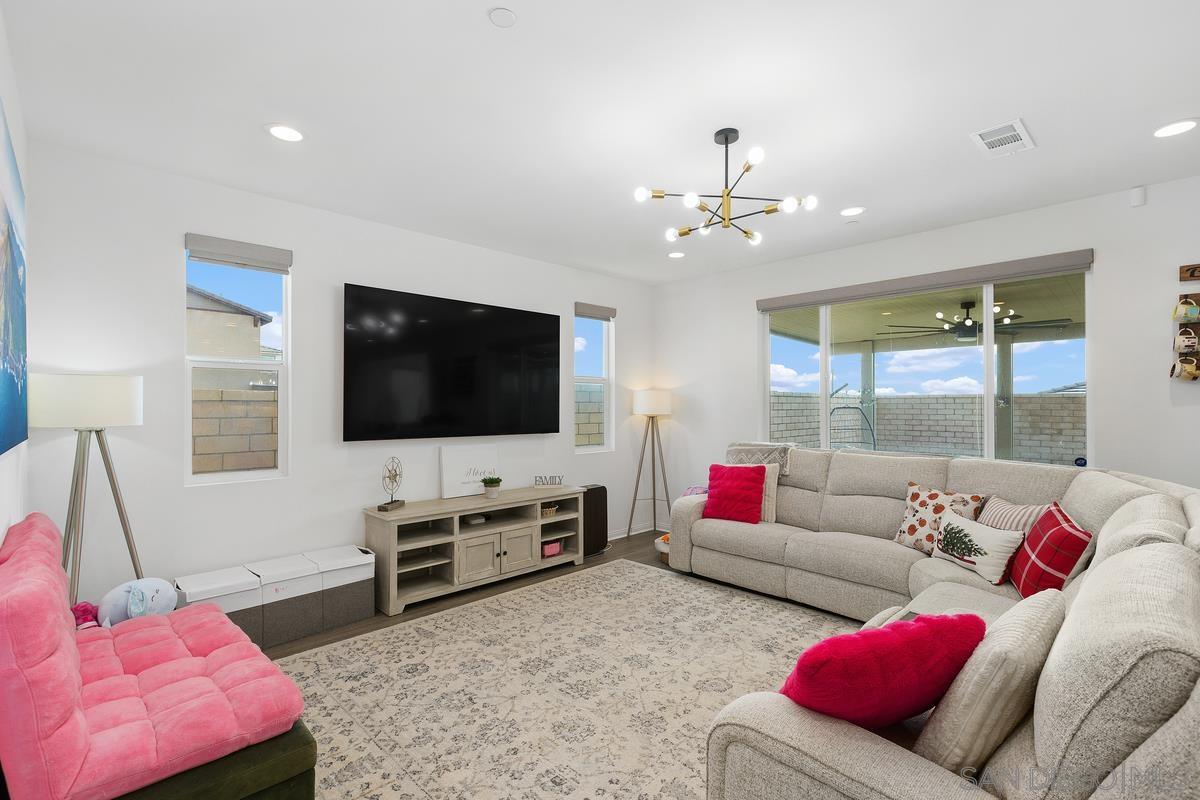 Detail Gallery Image 5 of 40 For 30407  Freeman Drive, Menifee,  CA 92584 - 4 Beds | 3 Baths