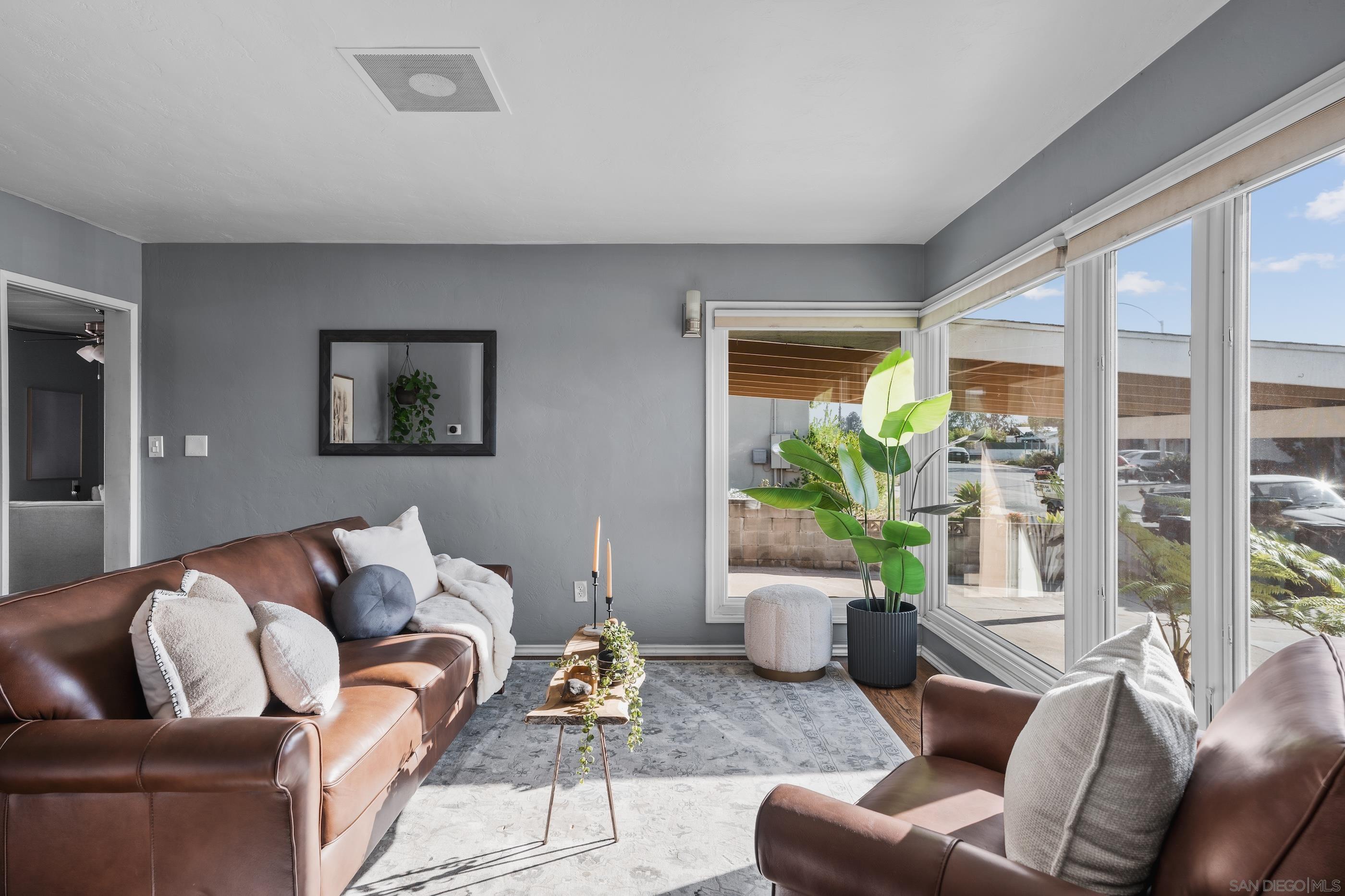 Front Image Thumbnail for SD250043903