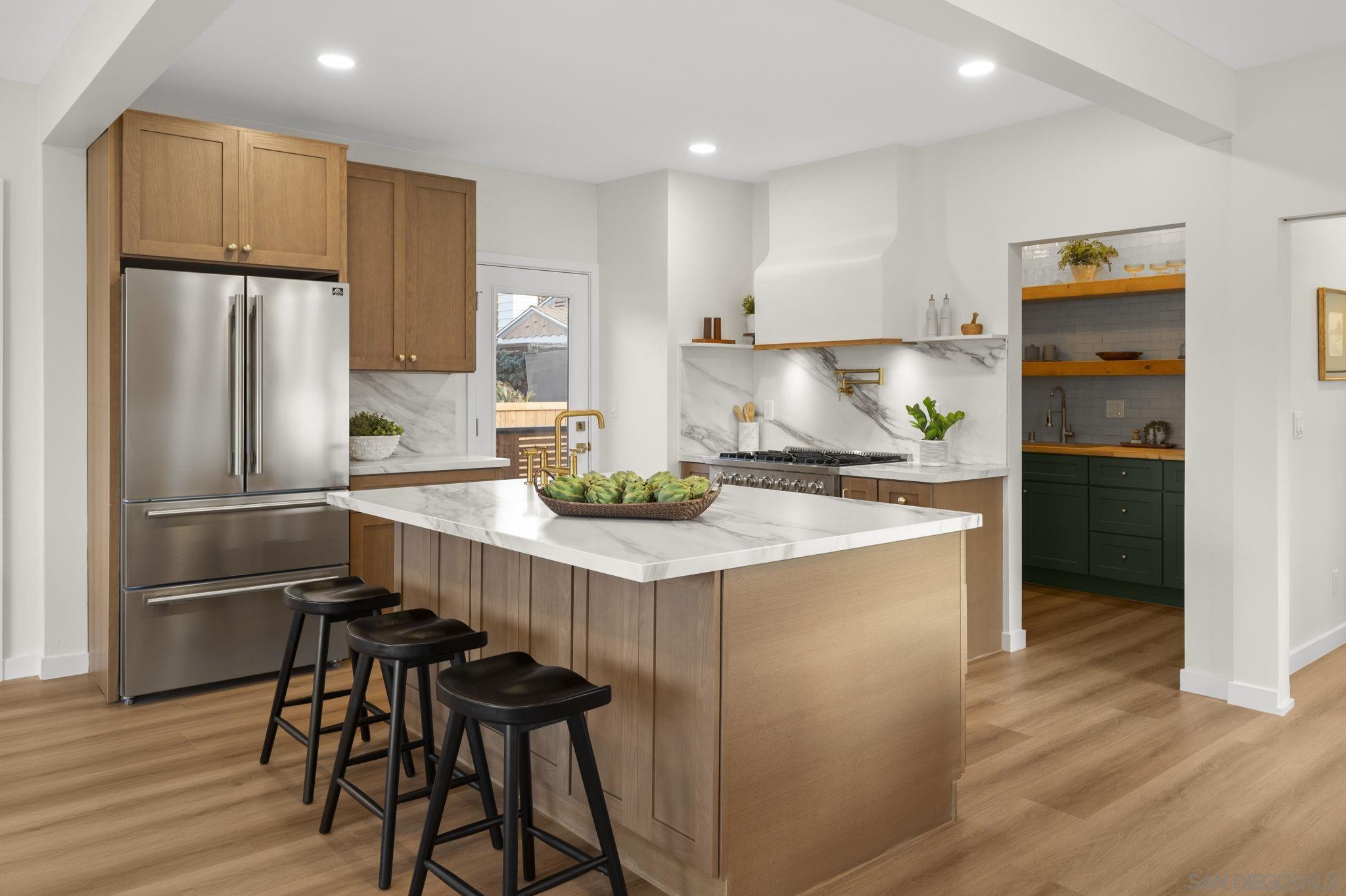 Front Image Thumbnail for SD250043906